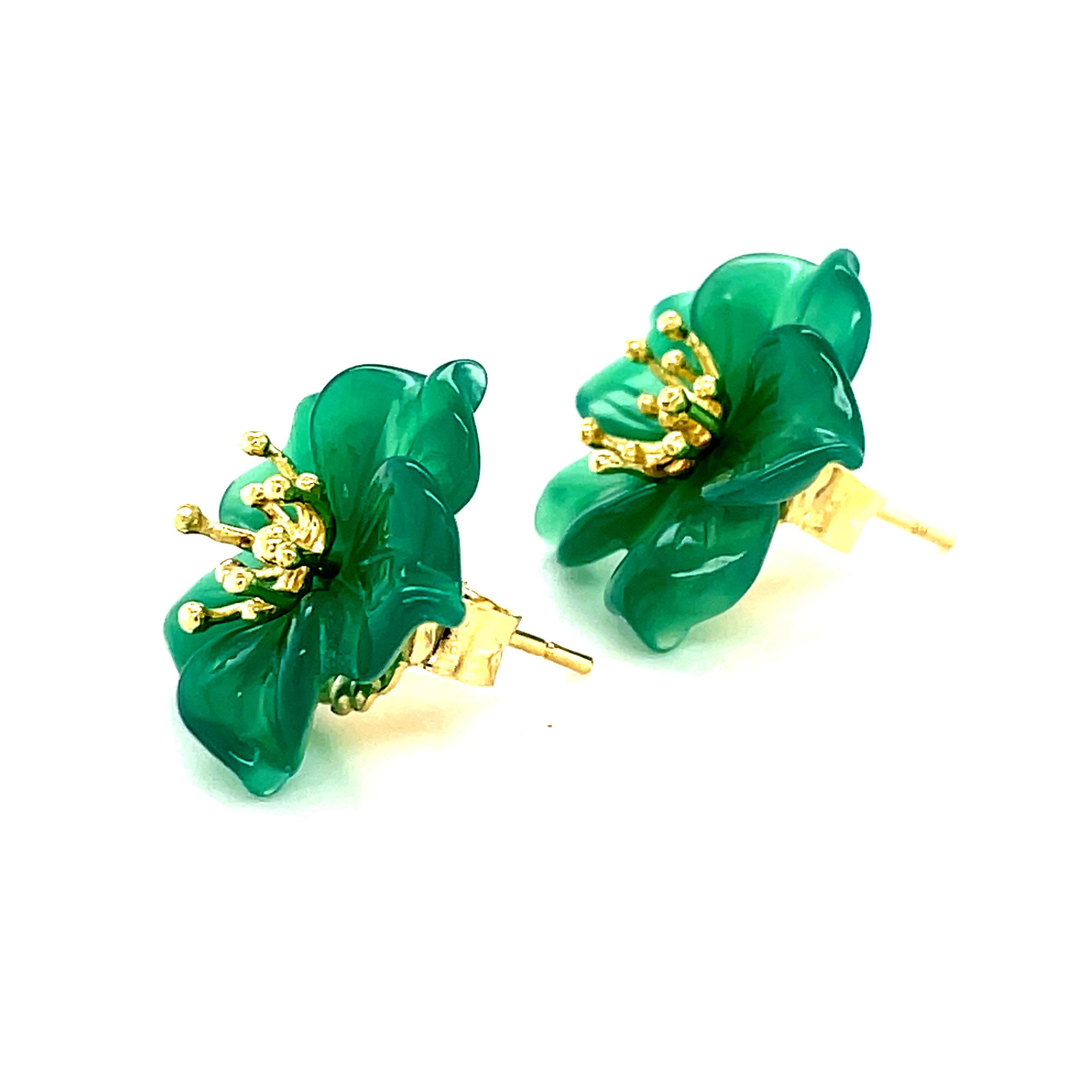 Women's or Men's Hand Carved Green Agate Flower Earring 18K Yellow Gold Stamen Posts