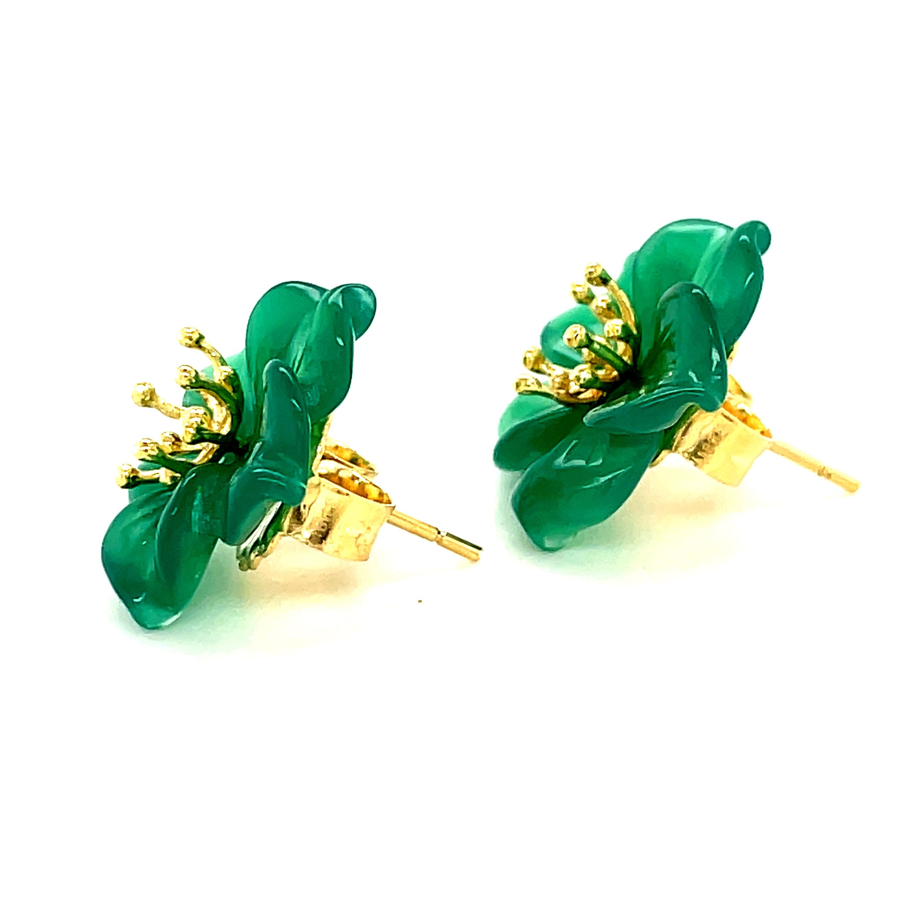 Hand Carved Green Agate Flower Earring 18K Yellow Gold Stamen Posts 1