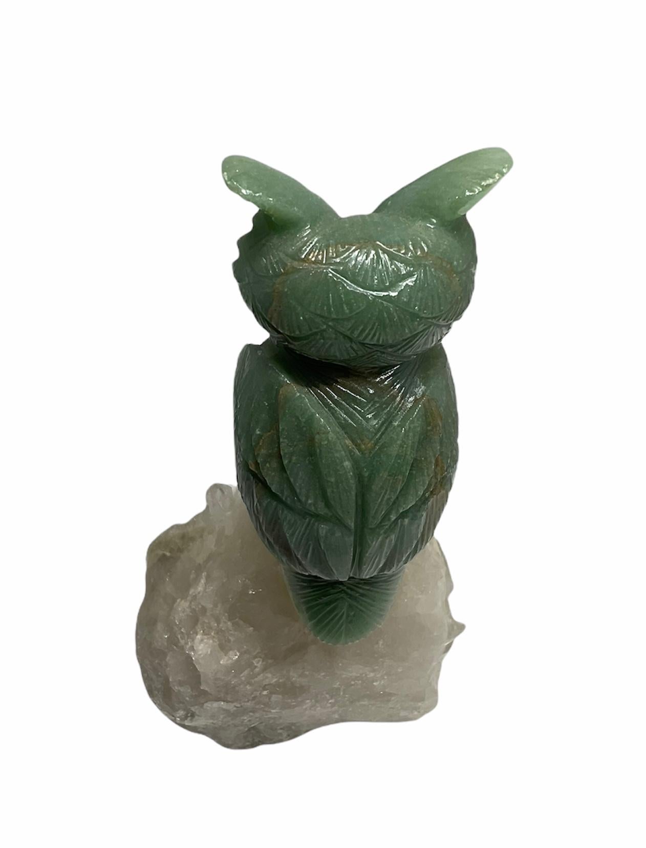 Hand Carved Green Gemstone Owl Sculpture  In Good Condition In Guaynabo, PR