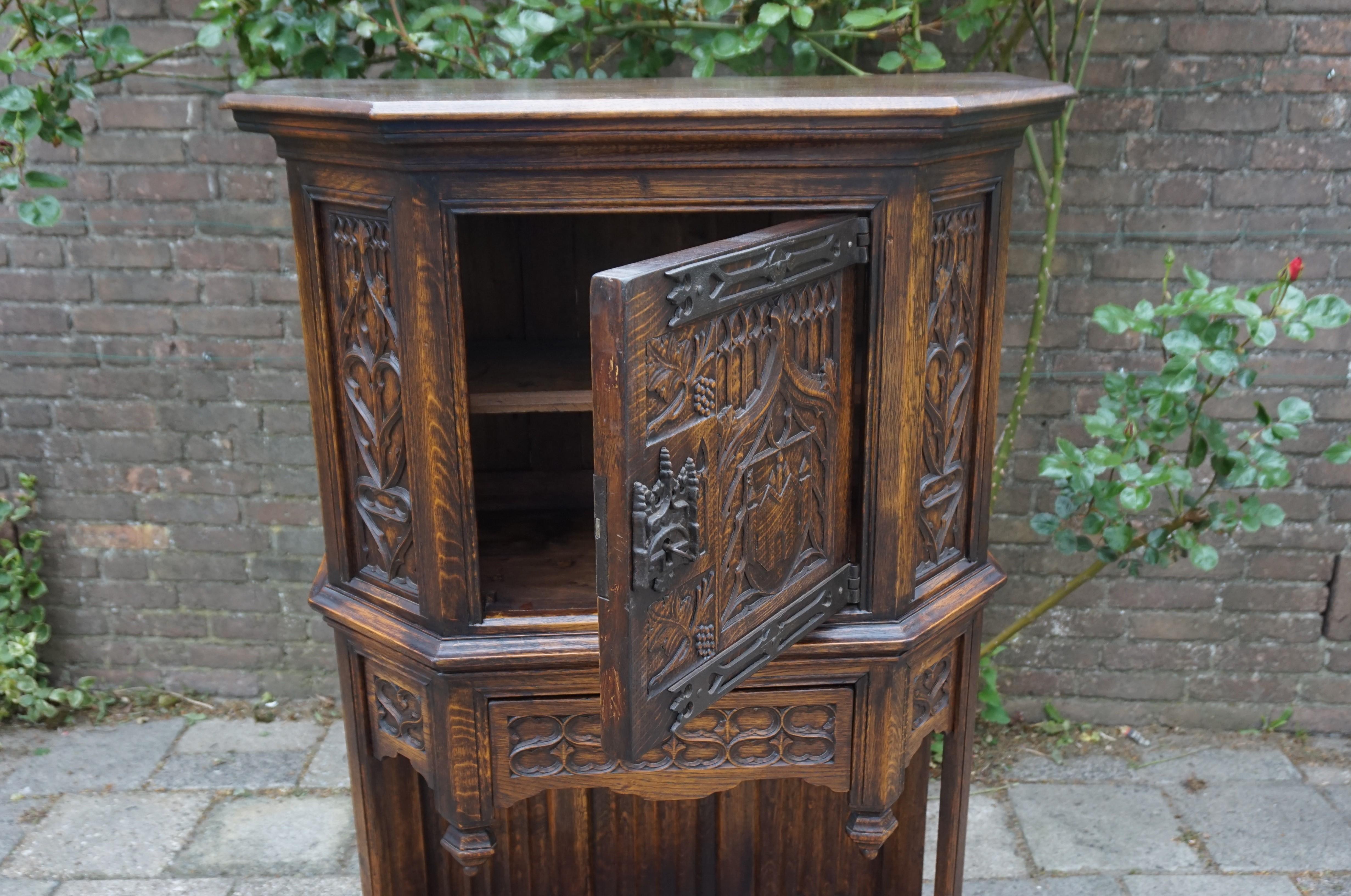 Hand Carved and Half Open Gothic Revival Credenza or Drinks Cabinet with Drawer 7