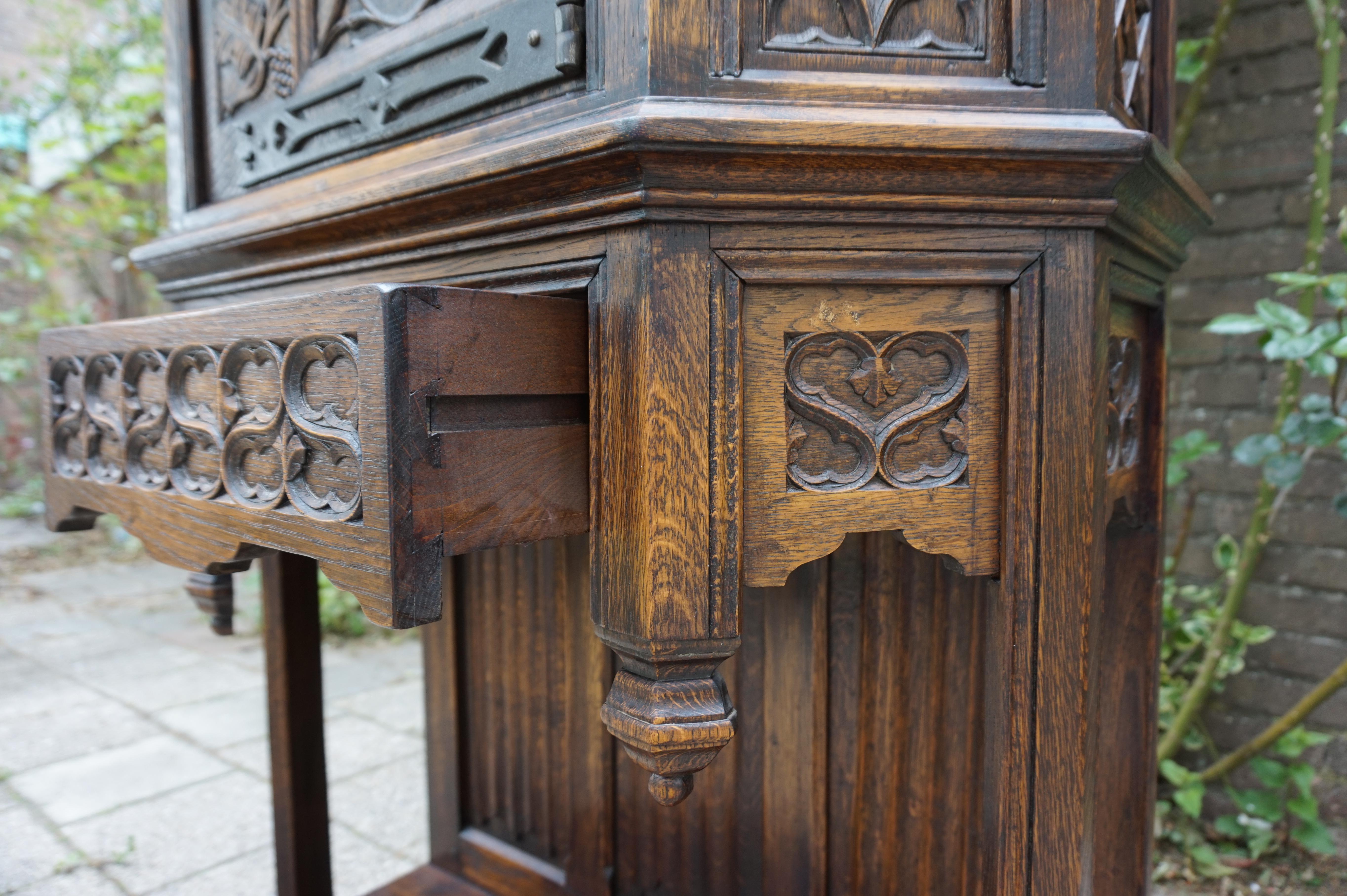 Hand Carved and Half Open Gothic Revival Credenza or Drinks Cabinet with Drawer In Excellent Condition In Lisse, NL