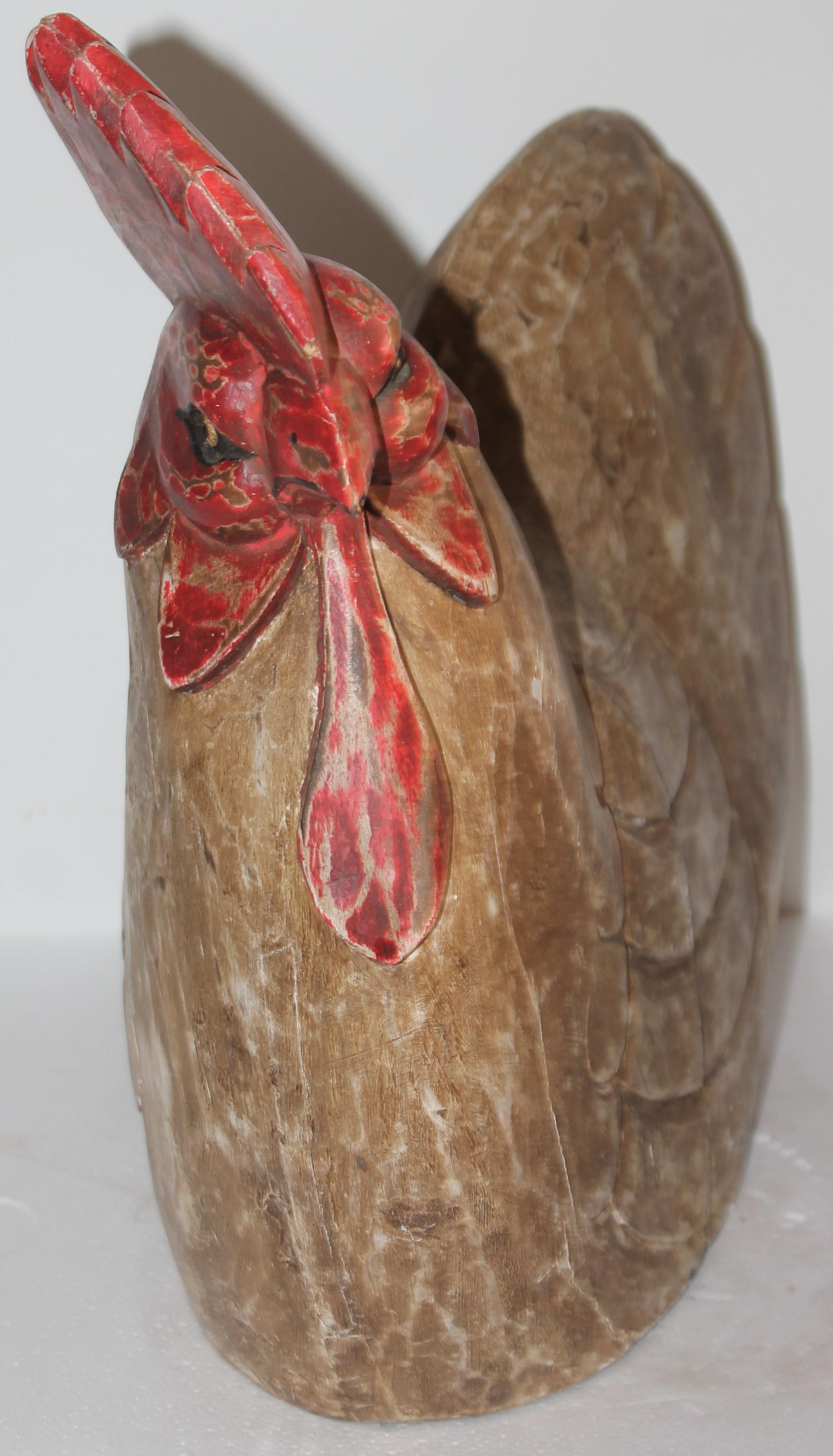Escultura de Gallo Tallada y Pintada a Mano Estadounidense en venta