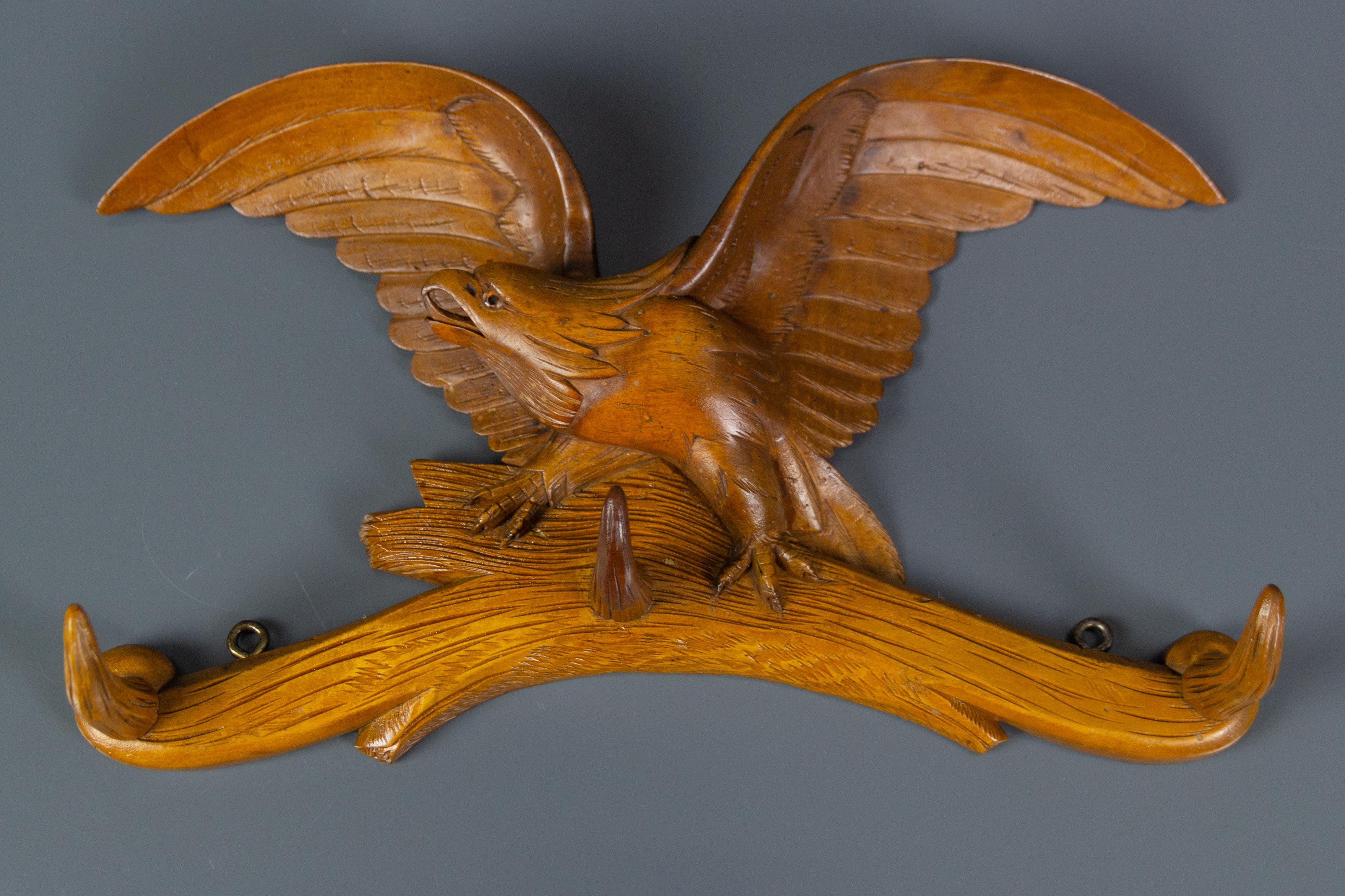 Hand Carved Hat Rack with Eagle Carving and Three Wooden Hooks, Germany, 1930s 11