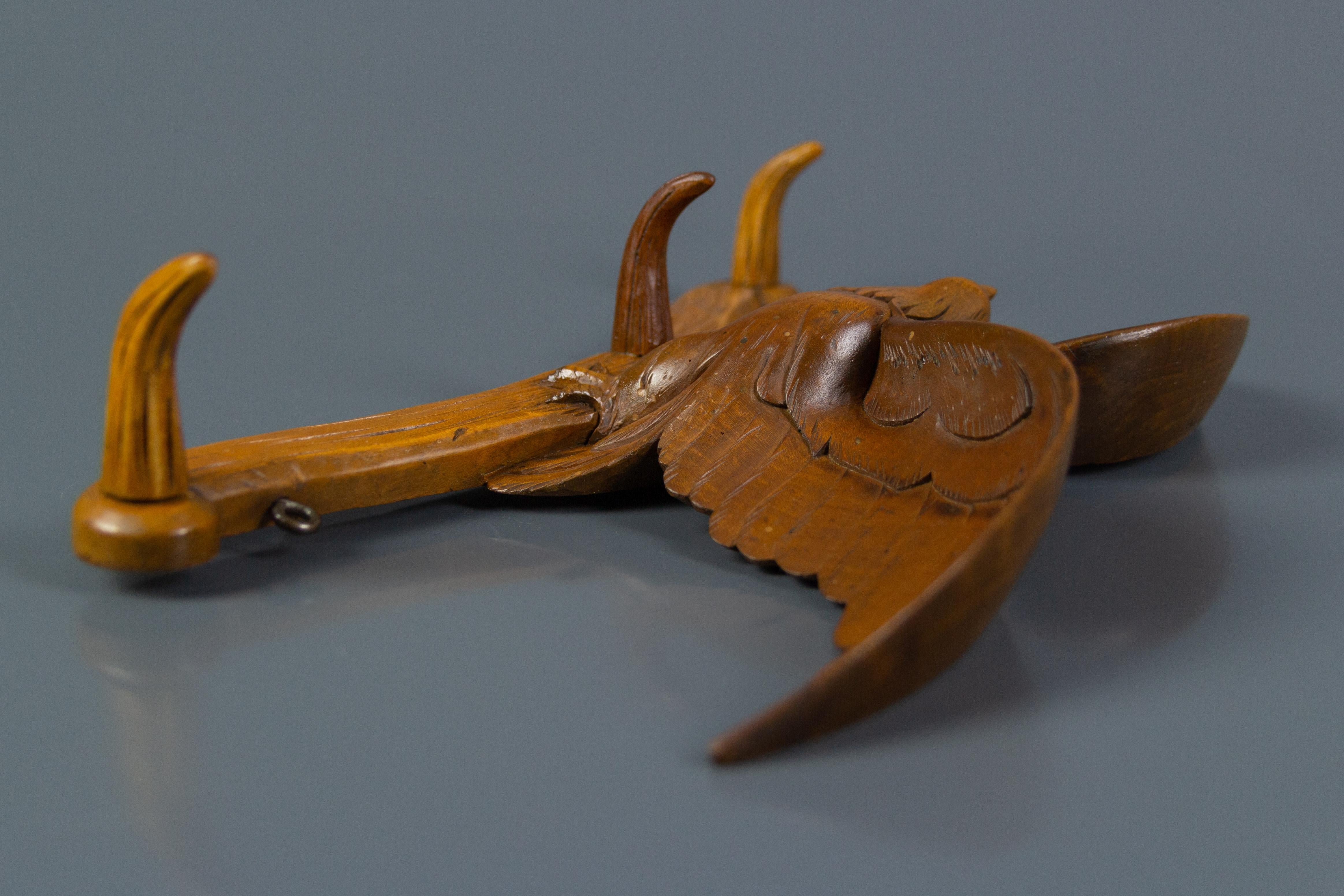 Hand Carved Hat Rack with Eagle Carving and Three Wooden Hooks, Germany, 1930s In Good Condition In Barntrup, DE