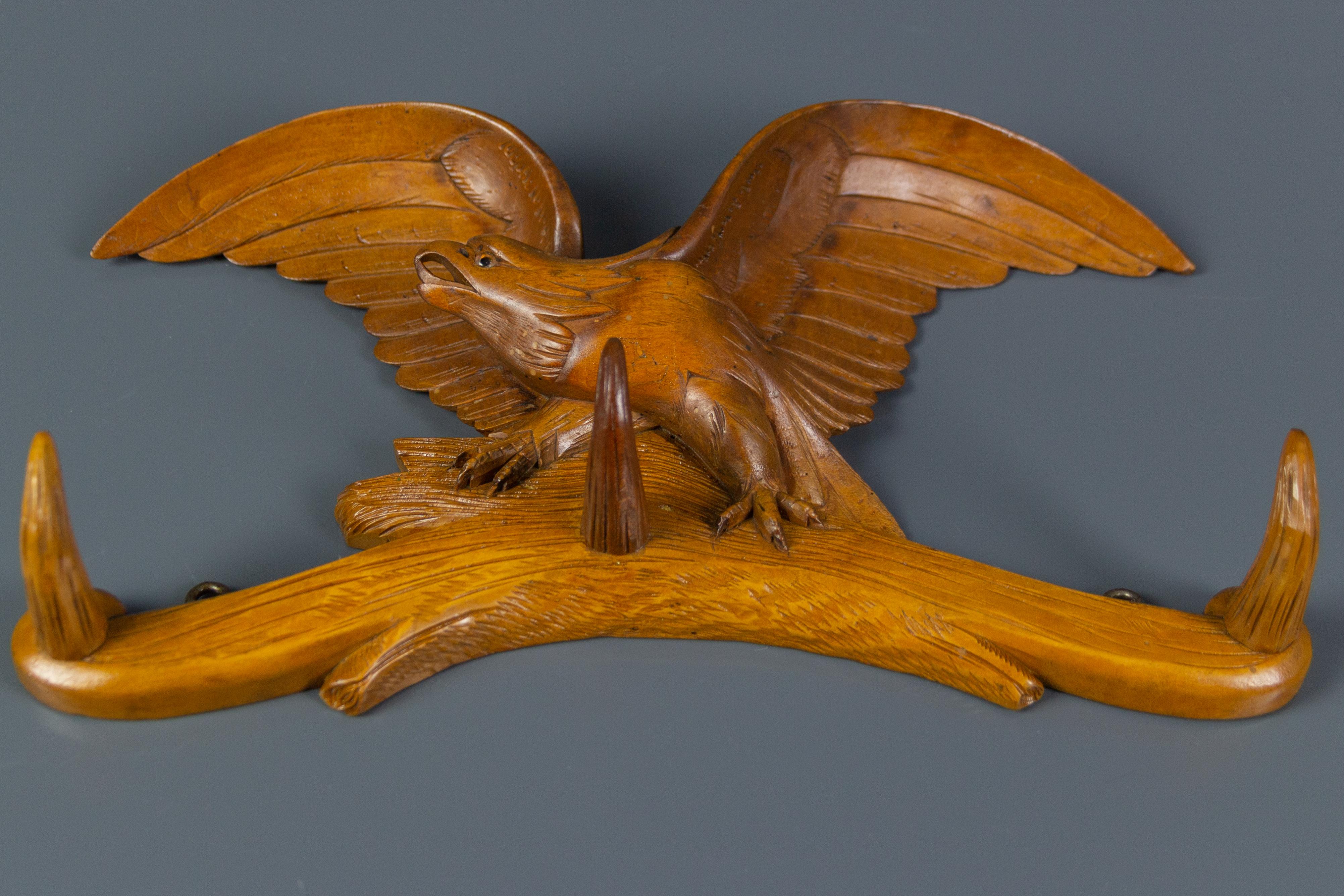 Mid-20th Century Hand Carved Hat Rack with Eagle Carving and Three Wooden Hooks, Germany, 1930s