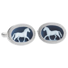 Boutons de manchette en argent sterling avec camée en agate de cheval sculptée à la main.