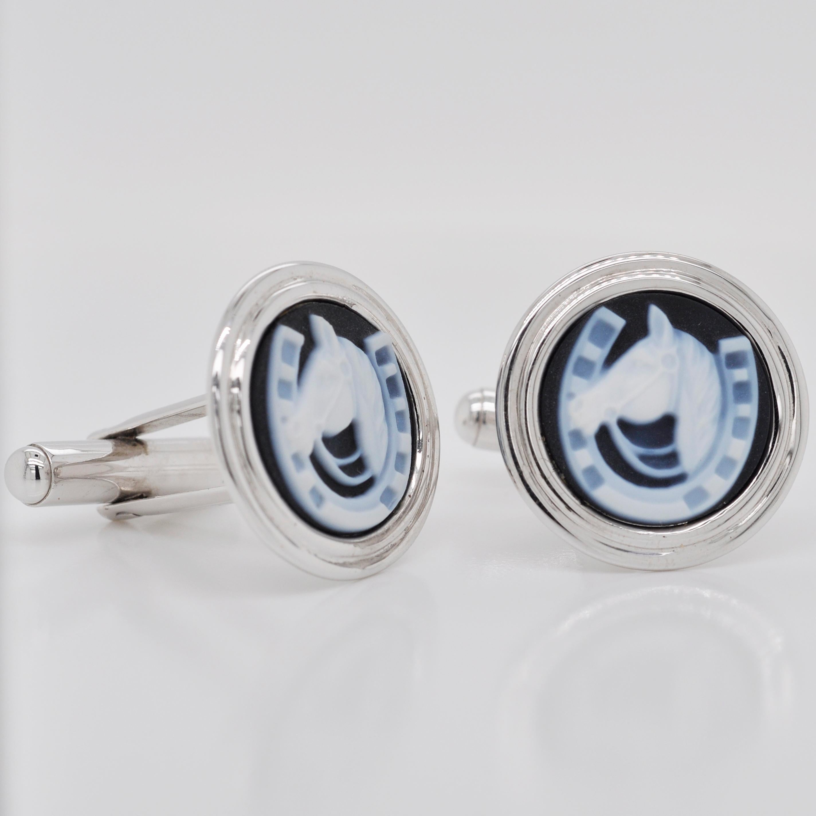Hand-Carved Horse-Shoe Agate Cameo Sterling Silver Contemporary Cufflinks For Sale 1