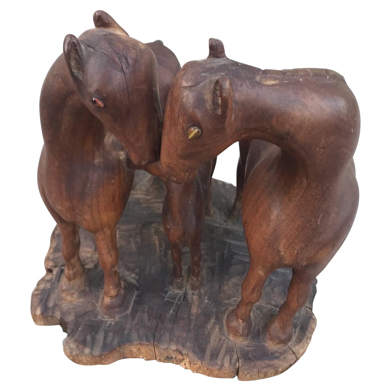 Chevaux sculptés à la main Sculpture folklorique en bois en vente