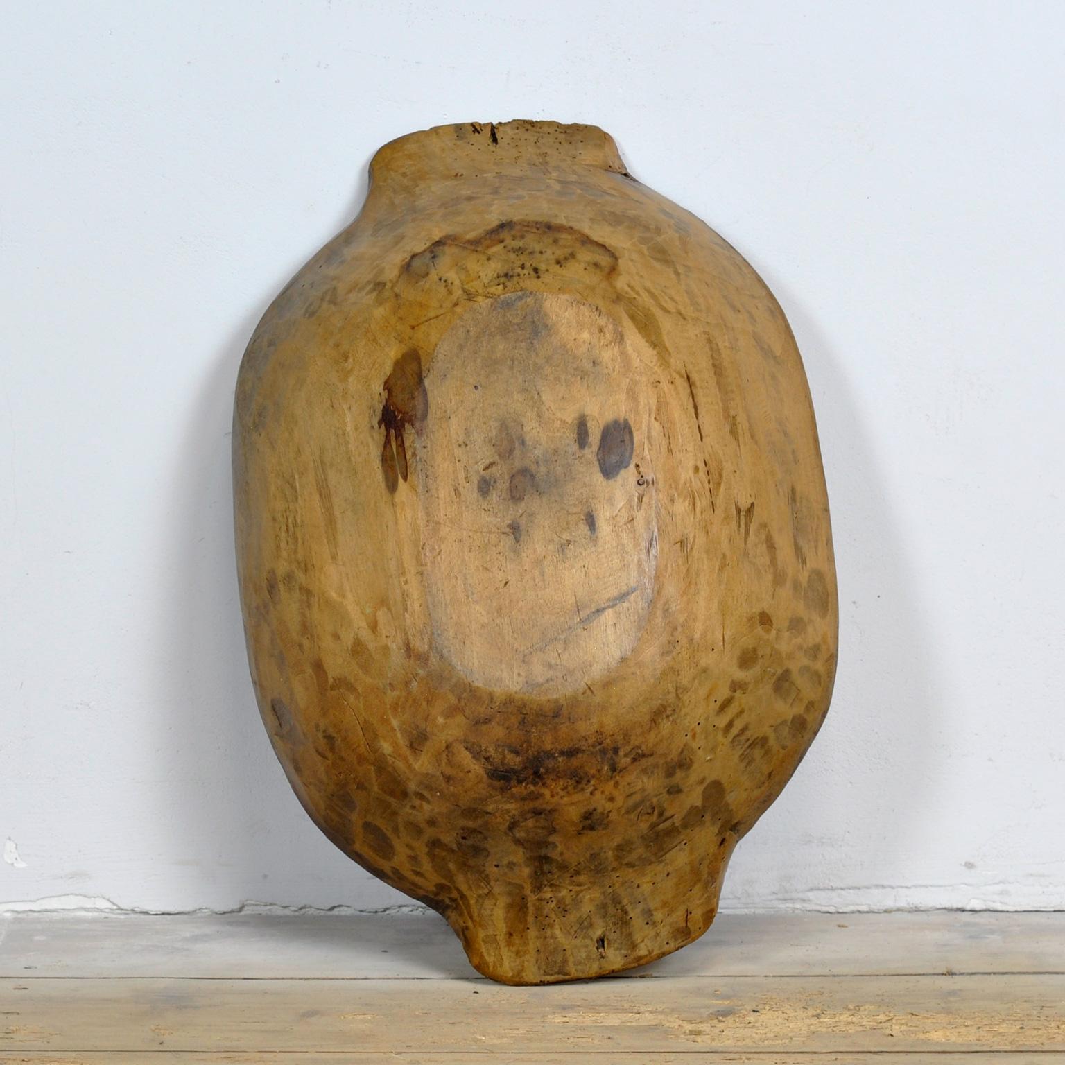 Fruitiers Bol à pâte hongrois sculpté à la main, vers 1900 en vente