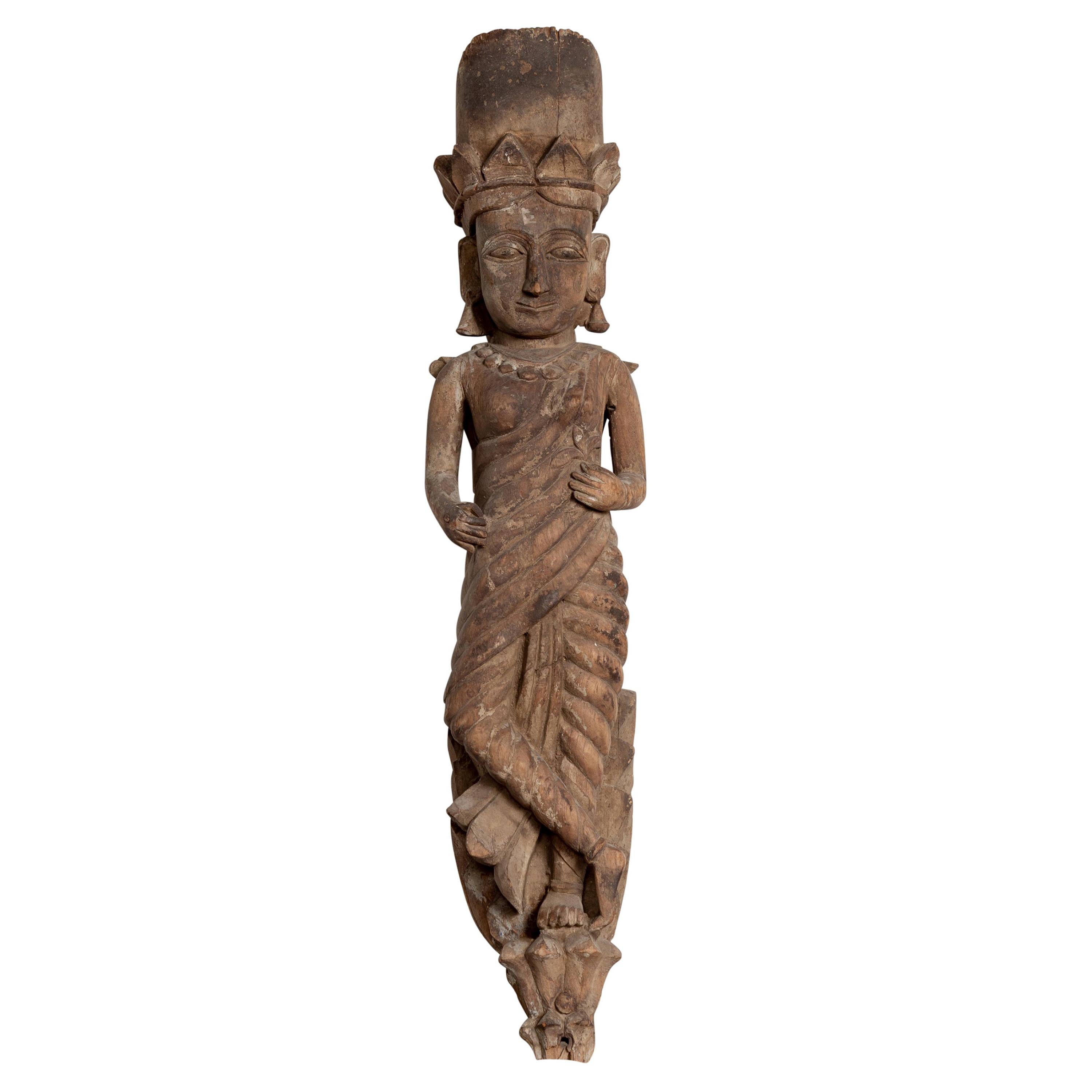 Statue de temple indien sculptée à la main du Gujarat représentant une divinité hindoue