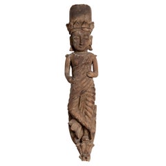 Statue de temple indien sculptée à la main du Gujarat représentant une divinité hindoue