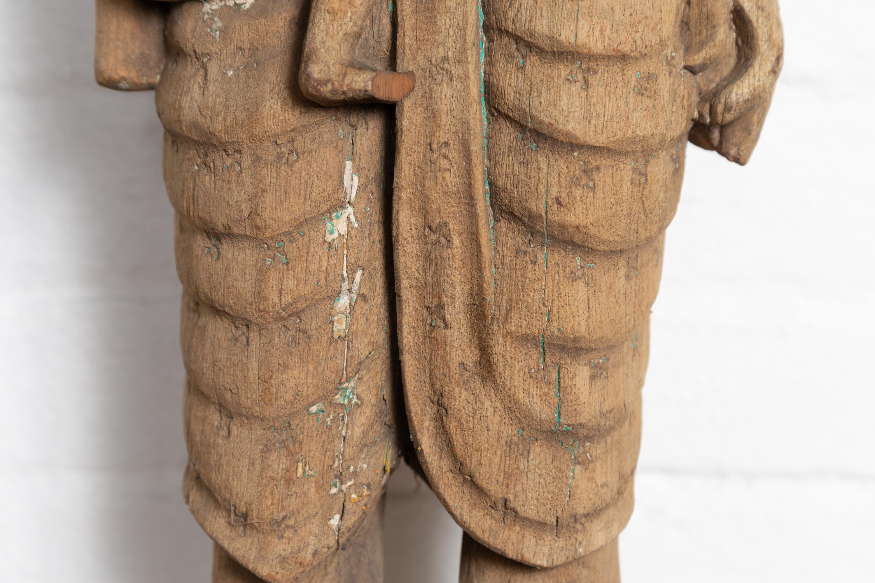 20ième siècle Statue de temple indien sculptée à la main du Gujarat représentant une mère et son enfant en vente