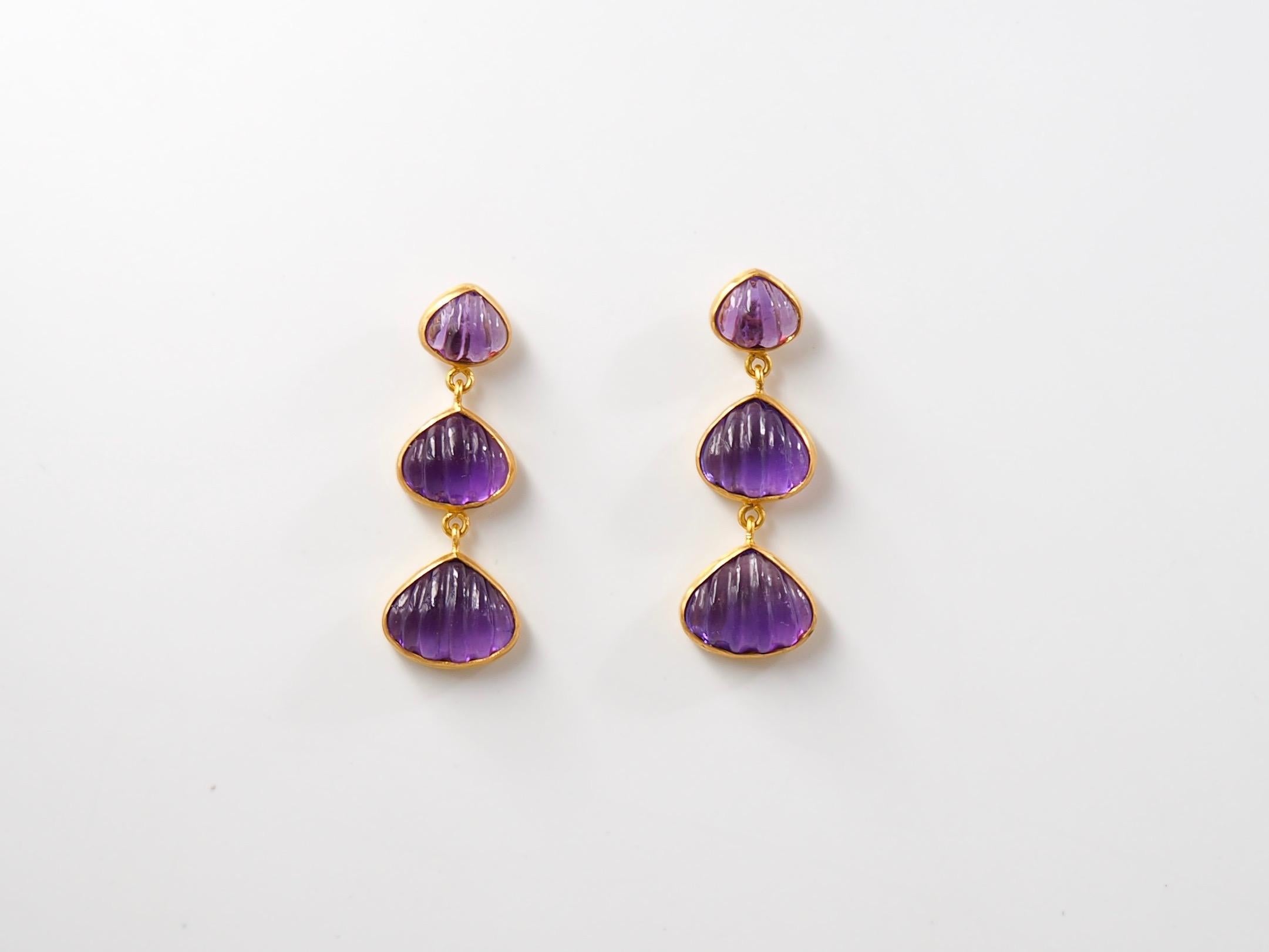 Hand Carved Iolite Shell 22 Karat Gold Push Earrings For Sale 2
