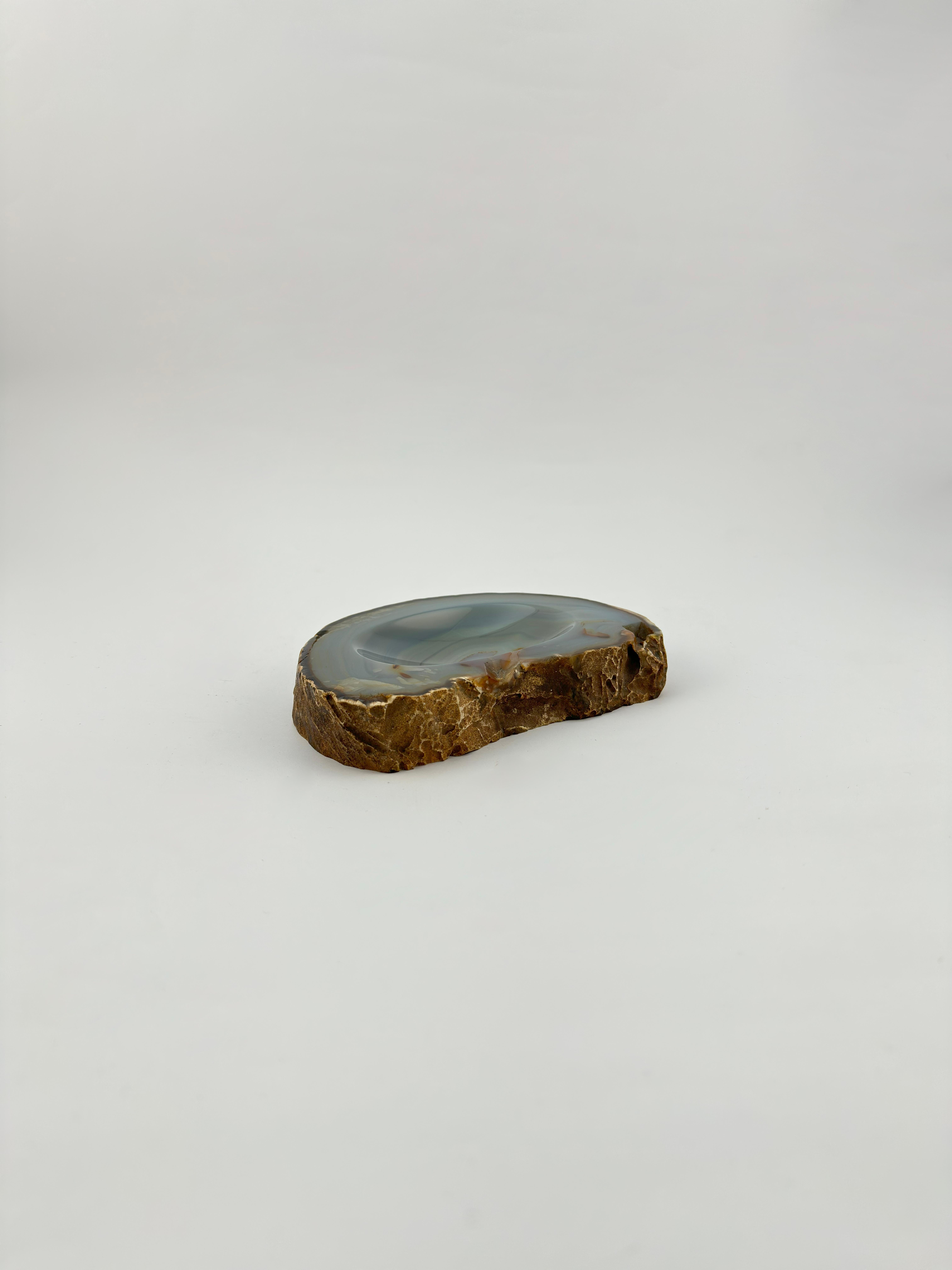 Blaue Schale aus Chalcedon-Achat, handgeschnitzt, Italien ca. 1960er Jahre (Moderne der Mitte des Jahrhunderts) im Angebot