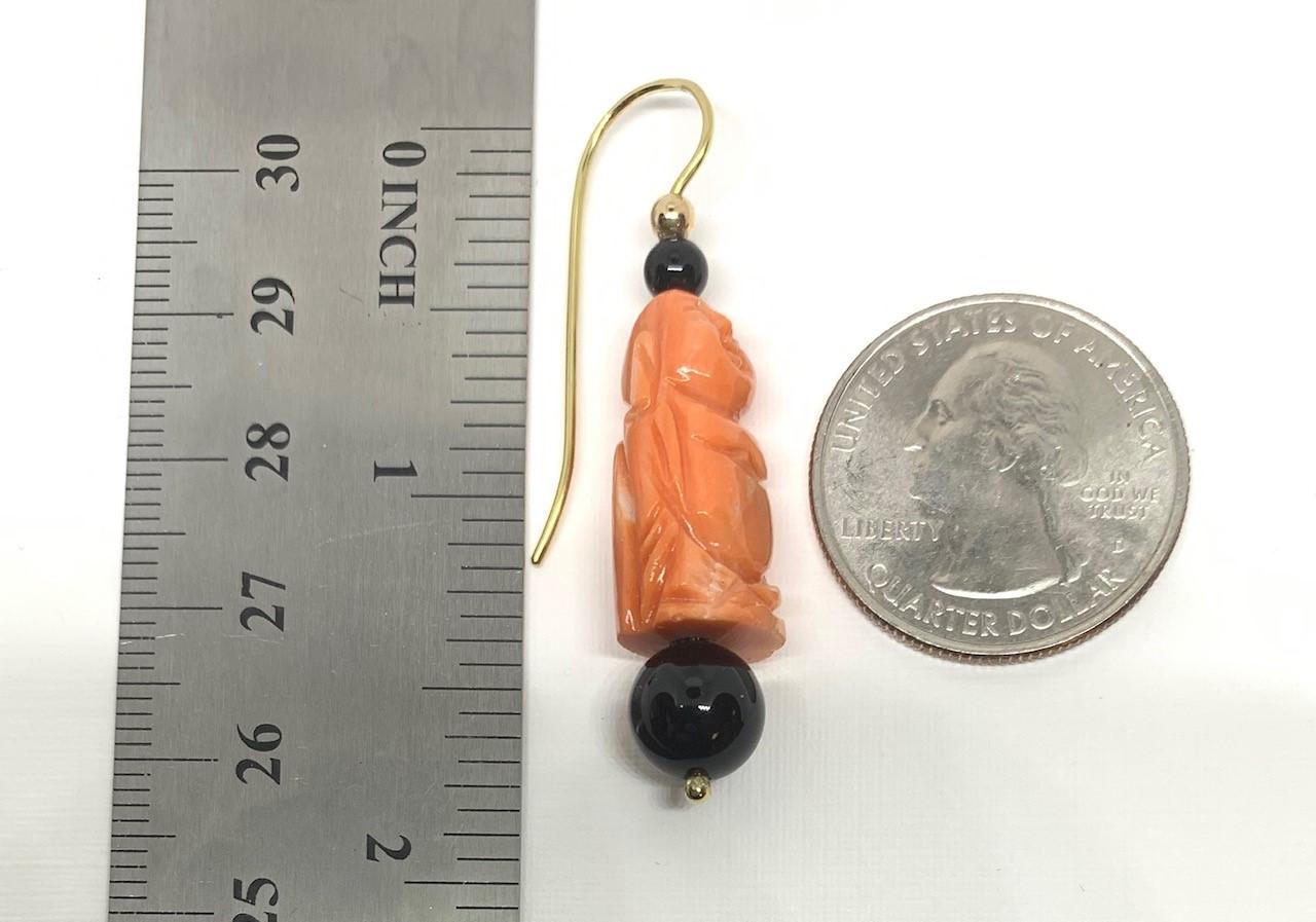  Italian Carved Coral and Onyx Dangle Earrings in Yellow Gold with French Wires In New Condition For Sale In Los Angeles, CA