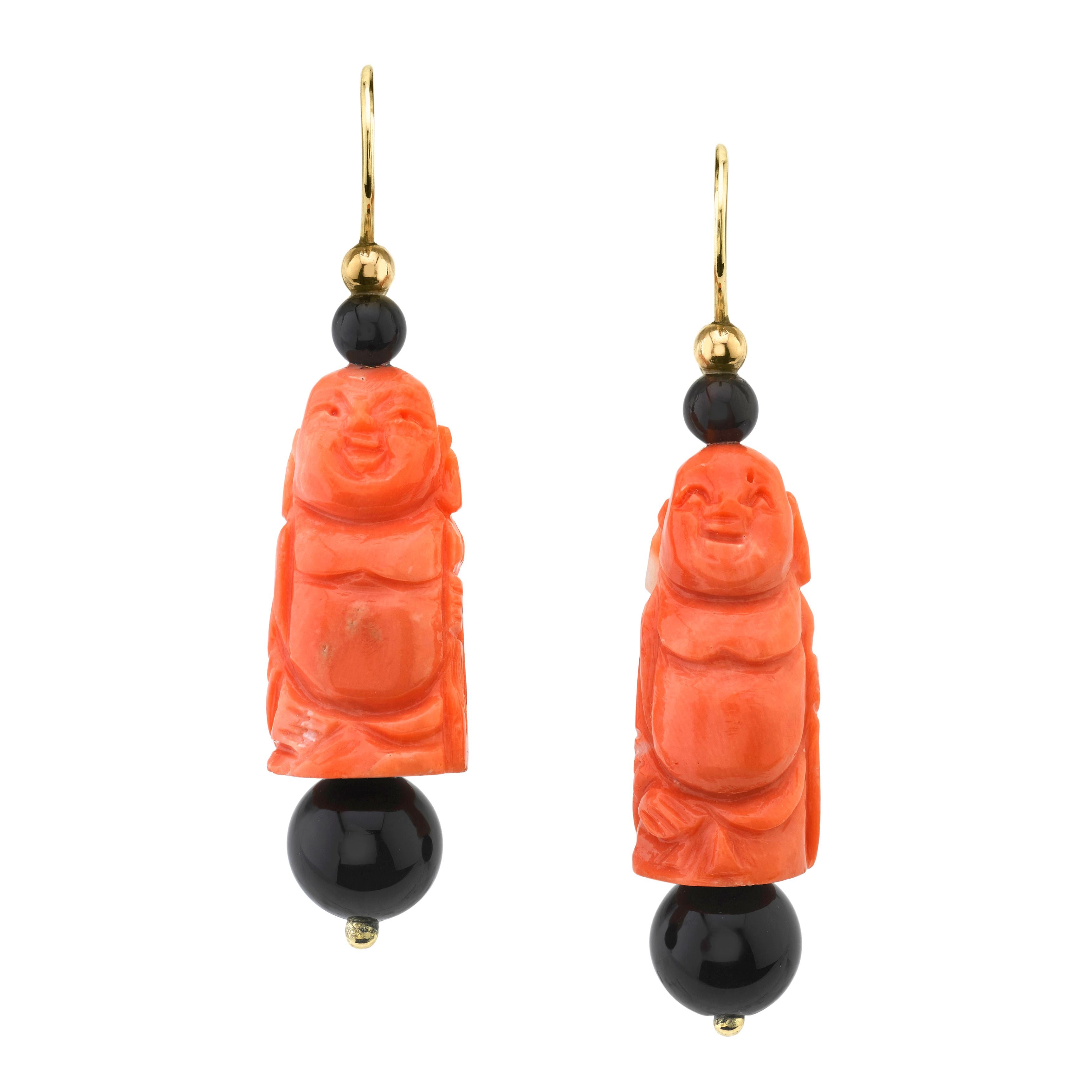 Hand Carved Italian Coral, Onyx, Yellow Gold Charm Necklace with Blackened Steel In New Condition In Los Angeles, CA