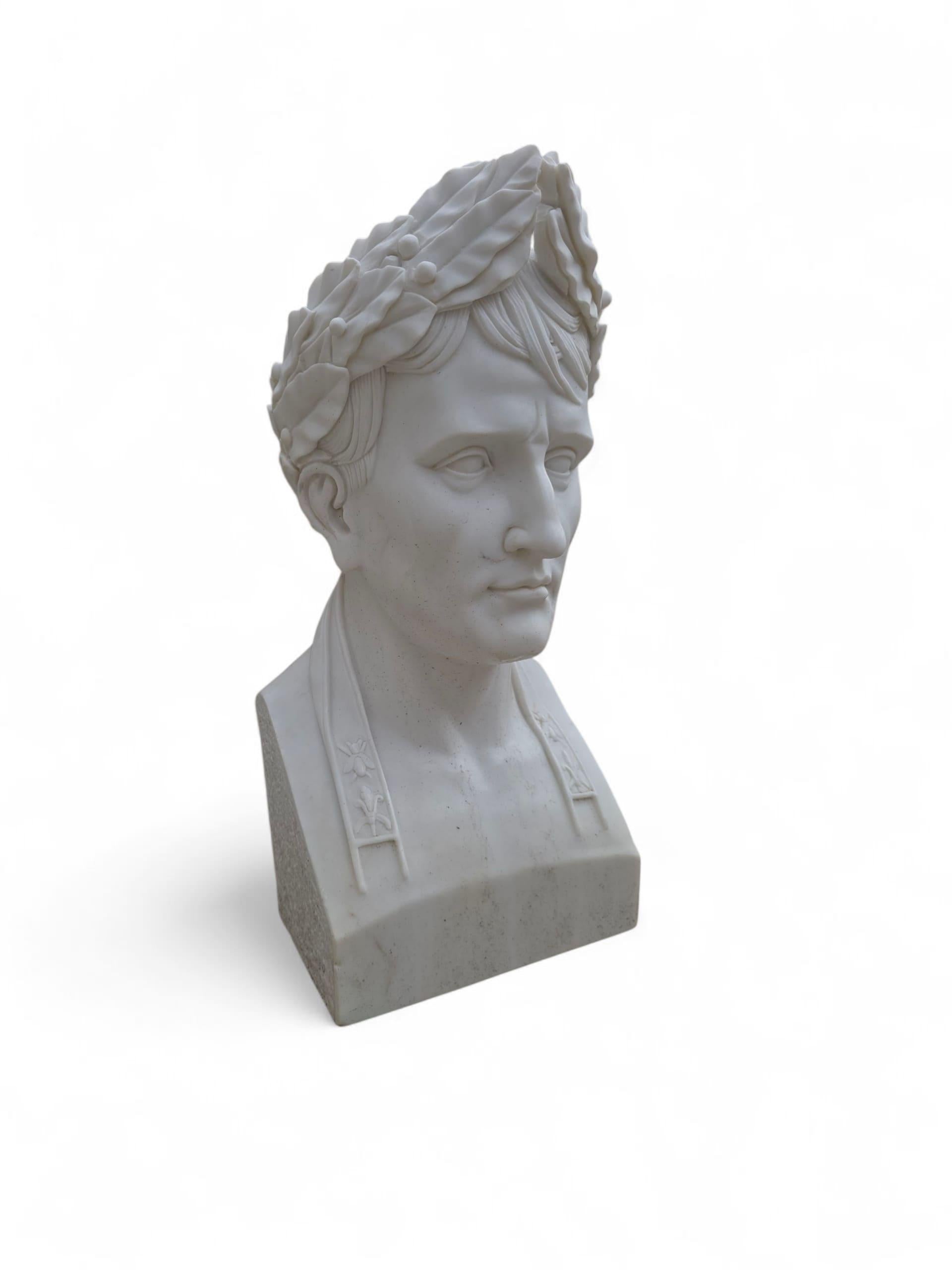 Hand-Carved Italian Marble Bust of Napoleon Bonaparte, 20th Century In Good Condition For Sale In Madrid, ES