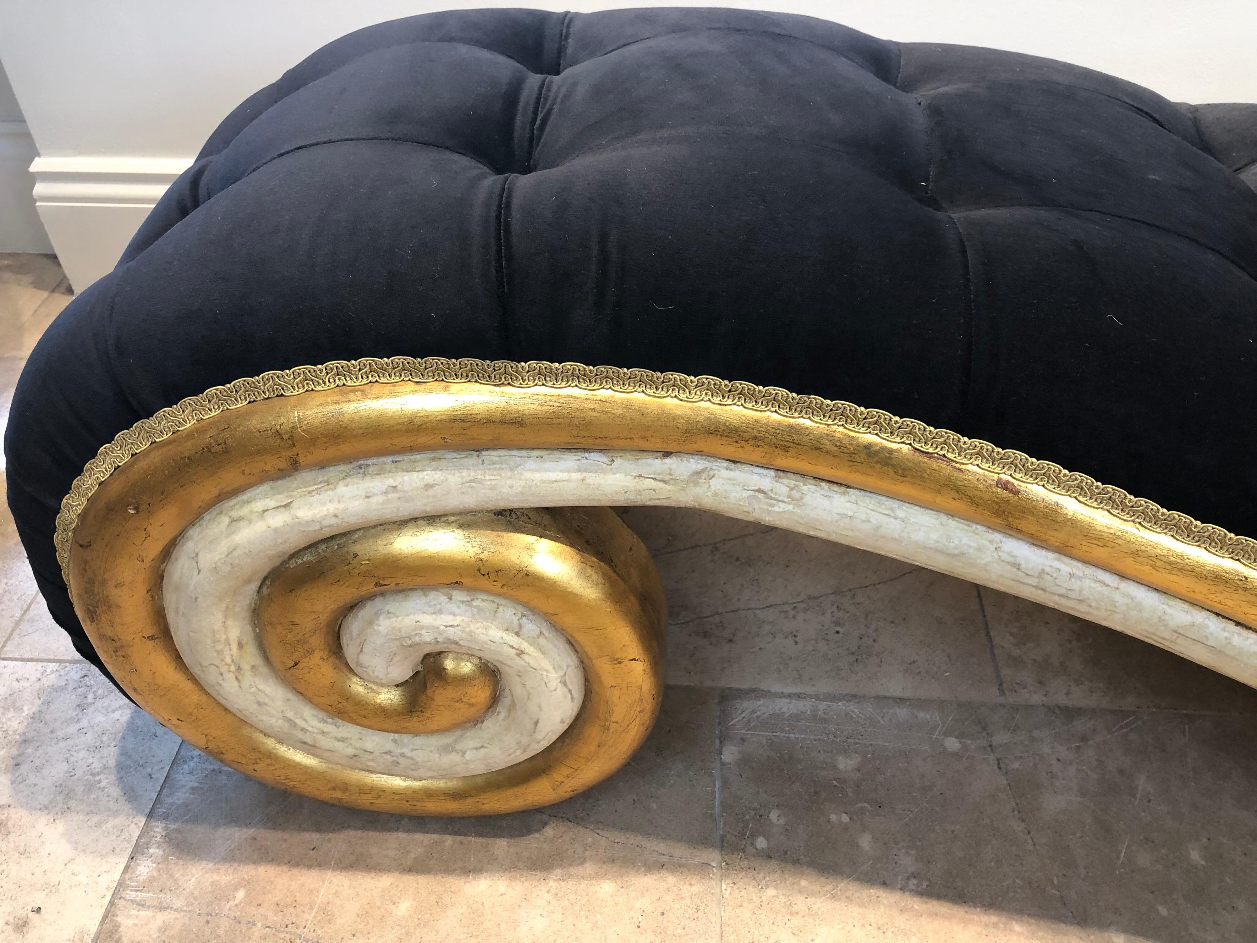 Hand Carved Italian Midcentury Chaise Longue in Black Velvet For Sale 1