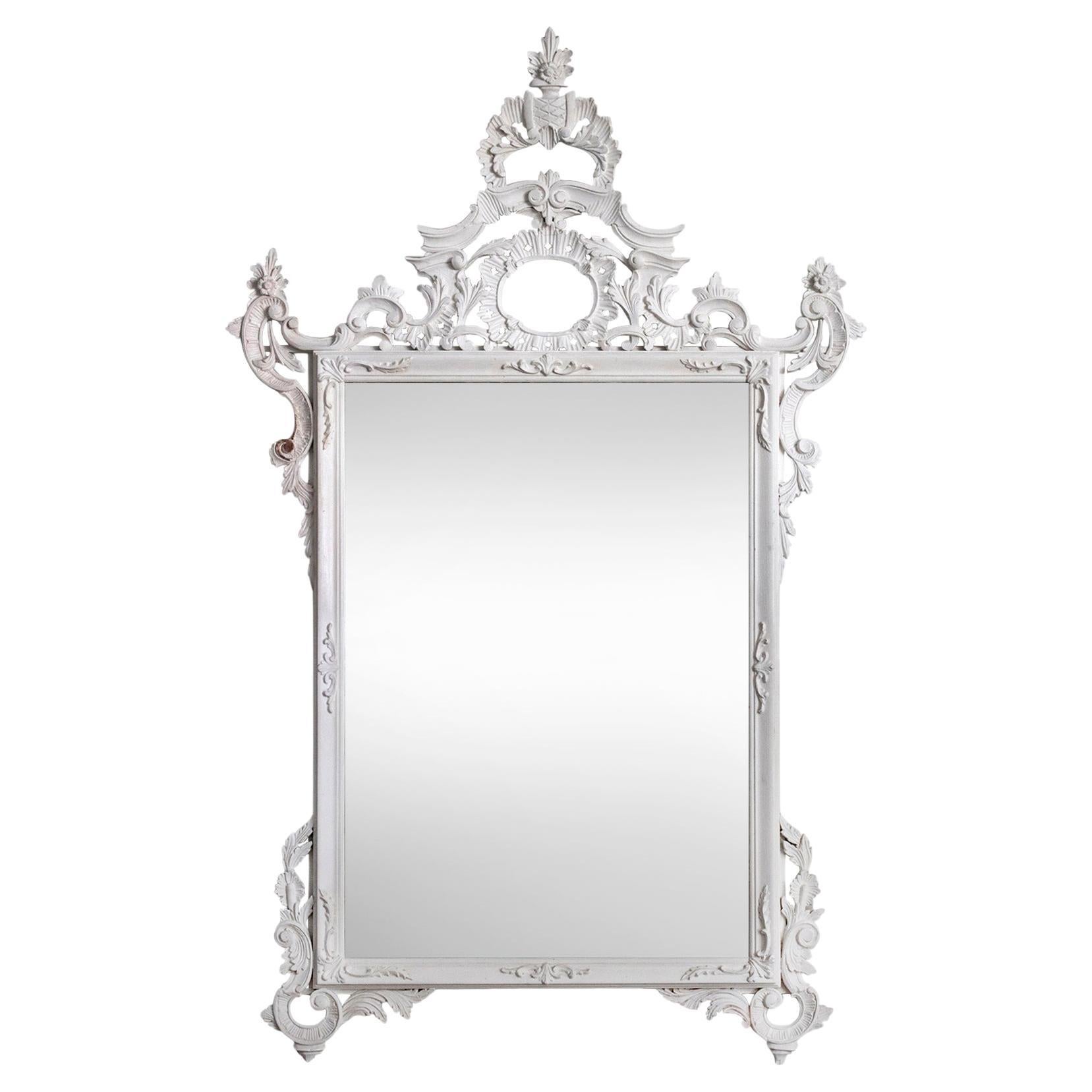 Miroir italien sculpté à la main et peint en blanc de style Chippendale
