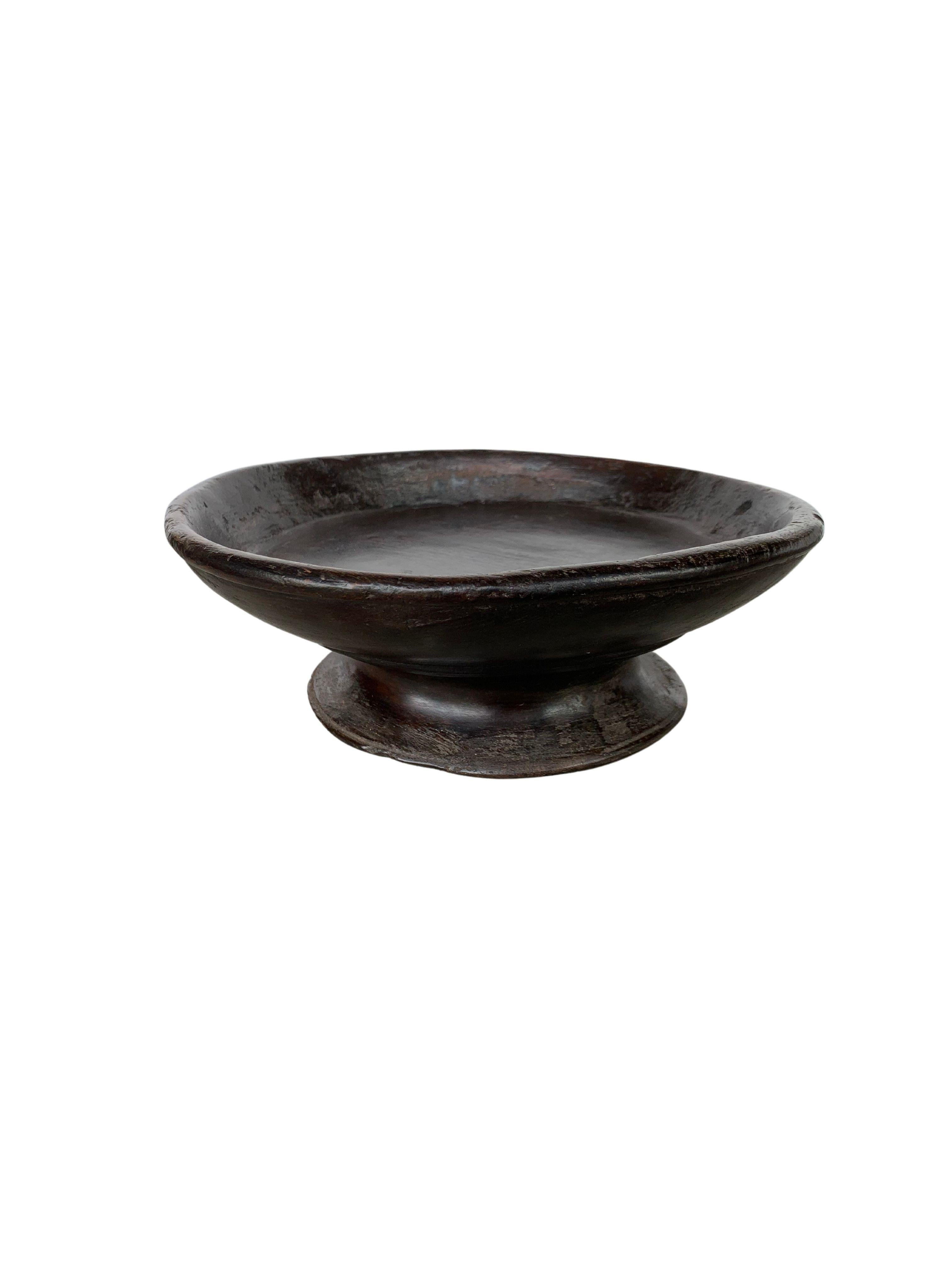 A hand-carved jackfruit wood bowl from Java with subtle carved detailing. Dating to the early 20th century this bowl features a wonderful smooth finish and form. This bowl would have been reserved for displaying and serving food to guests.