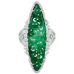 Handgeschnitzter Jade-Diamantring aus 18 Karat Weißgold