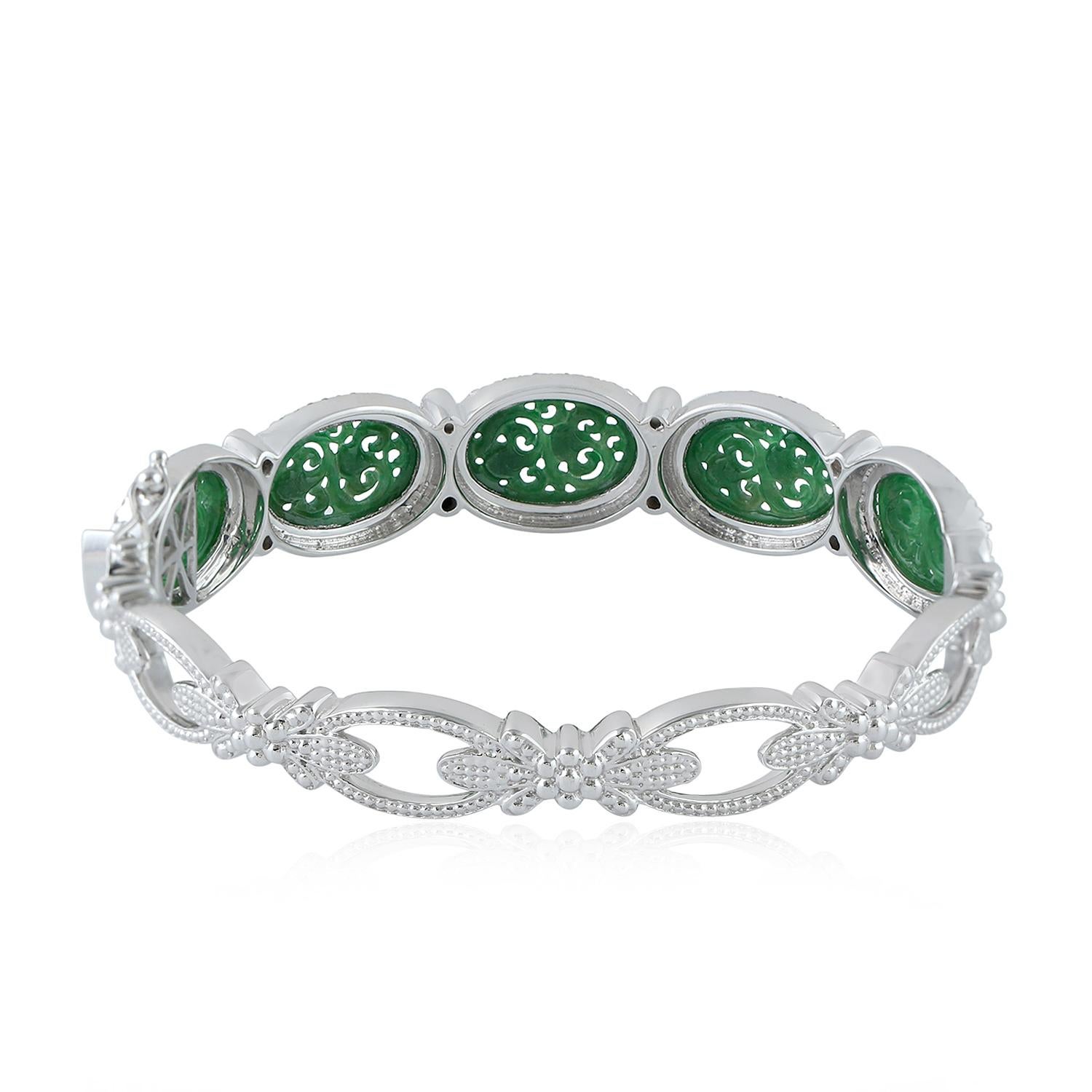 Artisan Bracelet jonc en jade sculpté à la main et diamants en vente