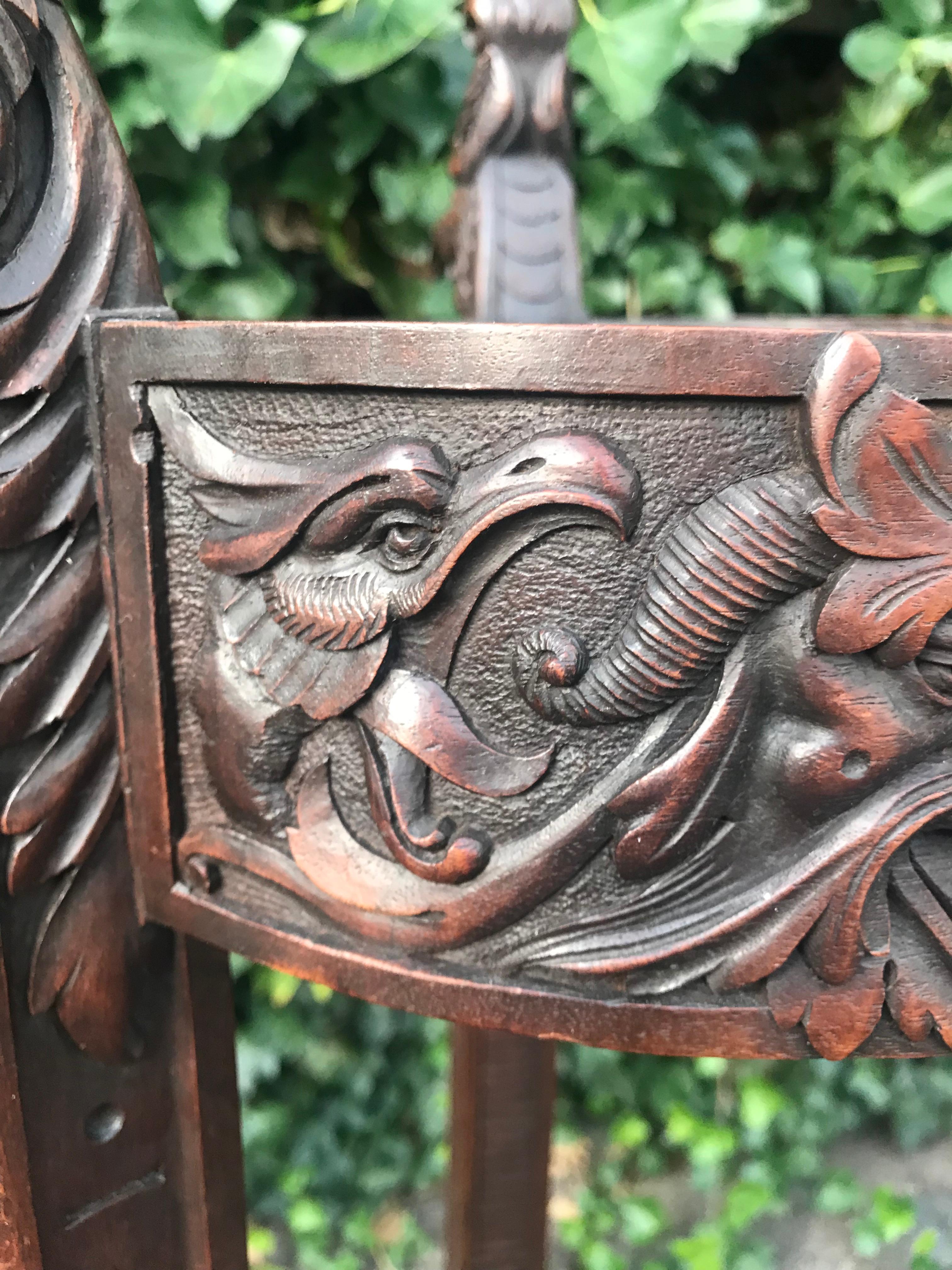 Hand-Carved Jardinière Plant Stand W. Green Men, Griffins & Dog Head Sculpture In Good Condition In Lisse, NL