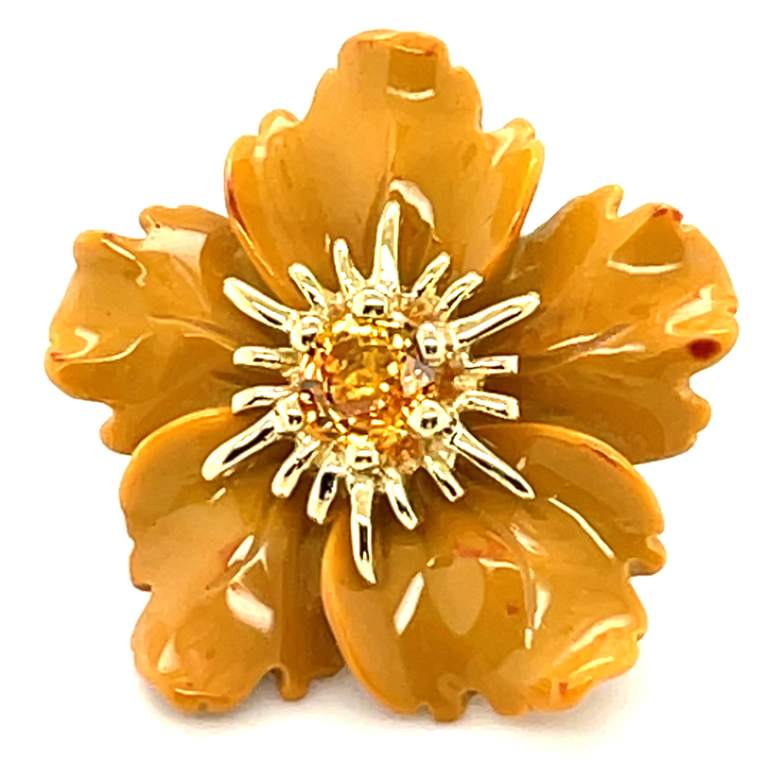 Geschnitzte Jaspis-Blumen-Ohrring-Jacke mit gelbem Saphir und goldenen Stamen-Pfosten im Angebot 4