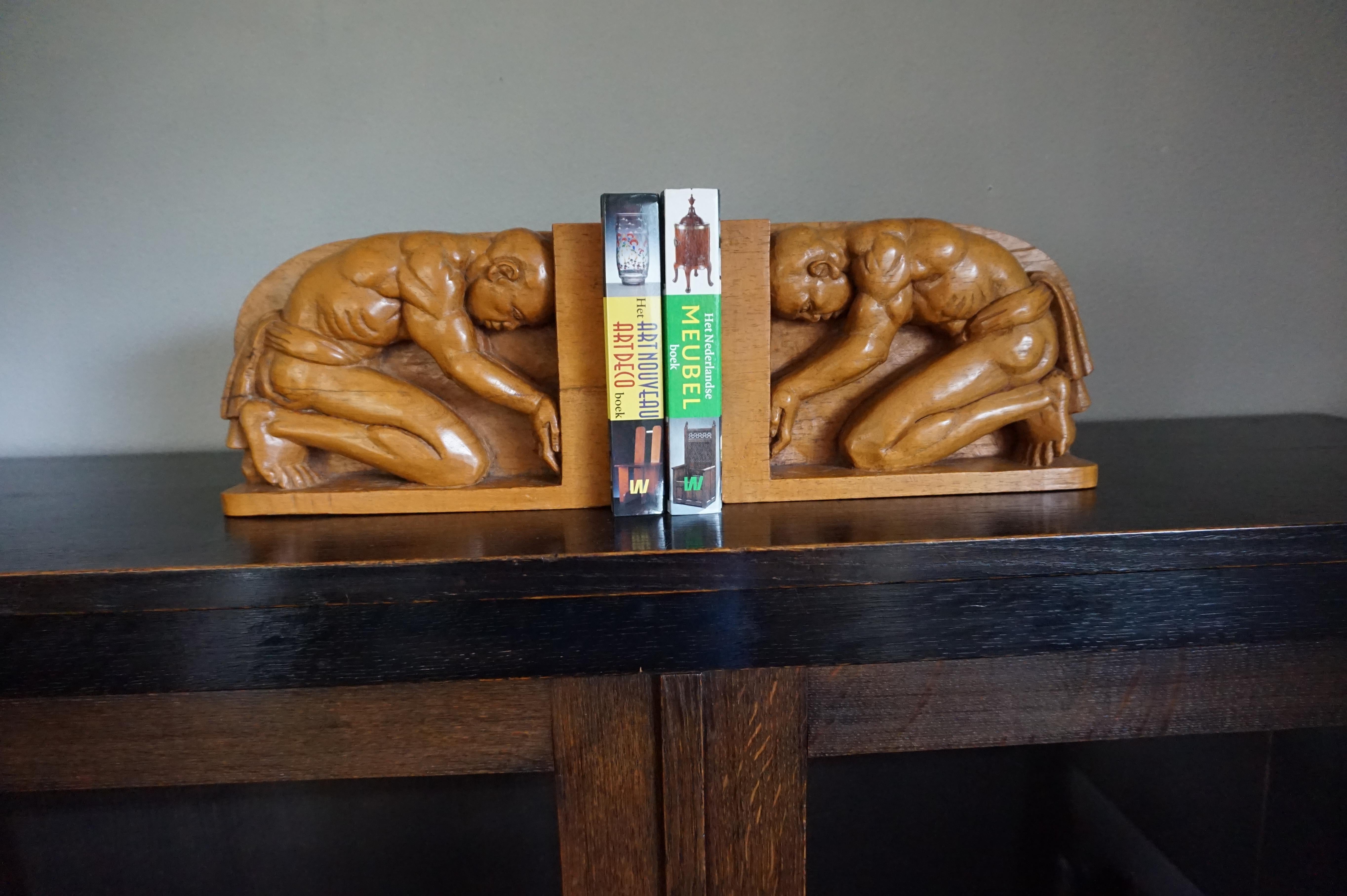 Hand-Carved Jati Wood Arts & Crafts Bookends with Indigenous Male Sculptures For Sale 11