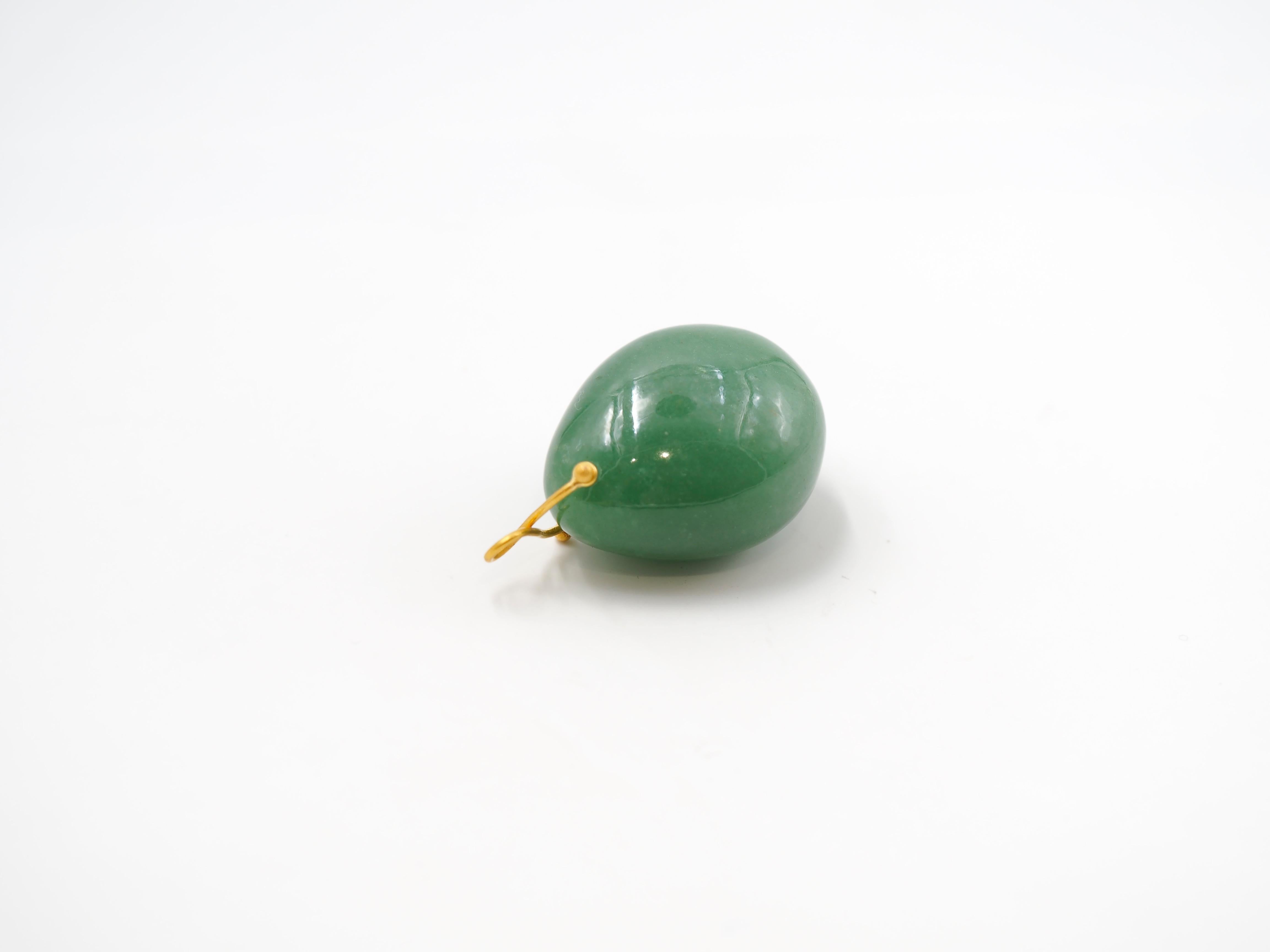Hand-carved and handmade pendant, this stone is simply drilled to allow a 22 karat gold wire that is twisted to make a ring. 
This large pendant has a green aventurine of approx 140 carats. 
3 stone sizes exist as you can see on the photo. 
The
