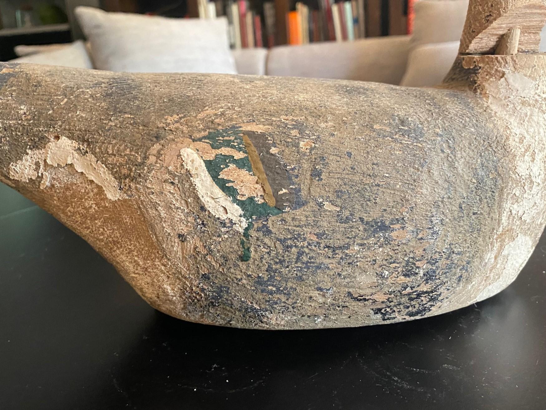 Escultura antigua de madera de pato tallada a mano, principios del siglo XX en venta 3