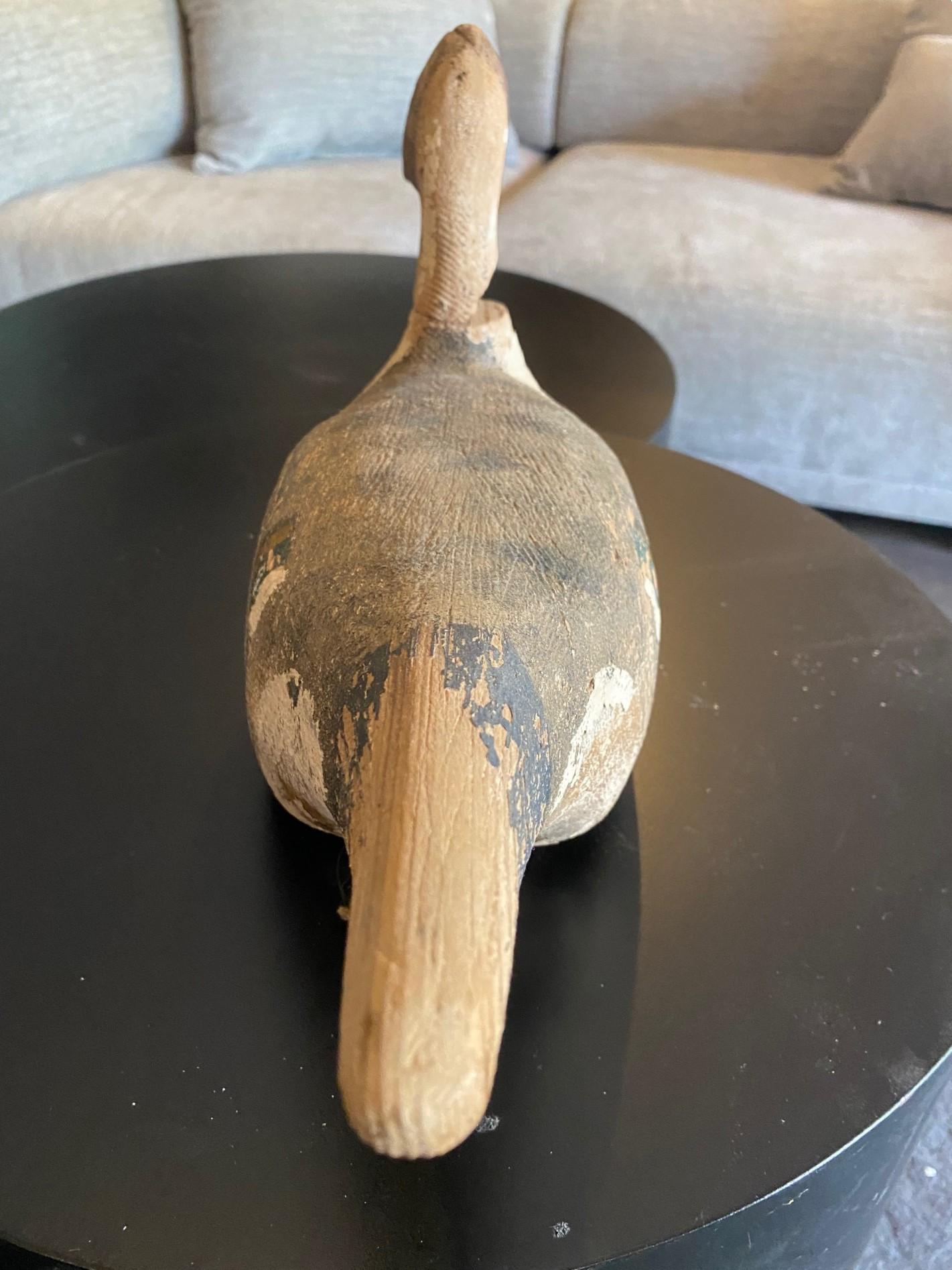 Escultura antigua de madera de pato tallada a mano, principios del siglo XX en venta 4