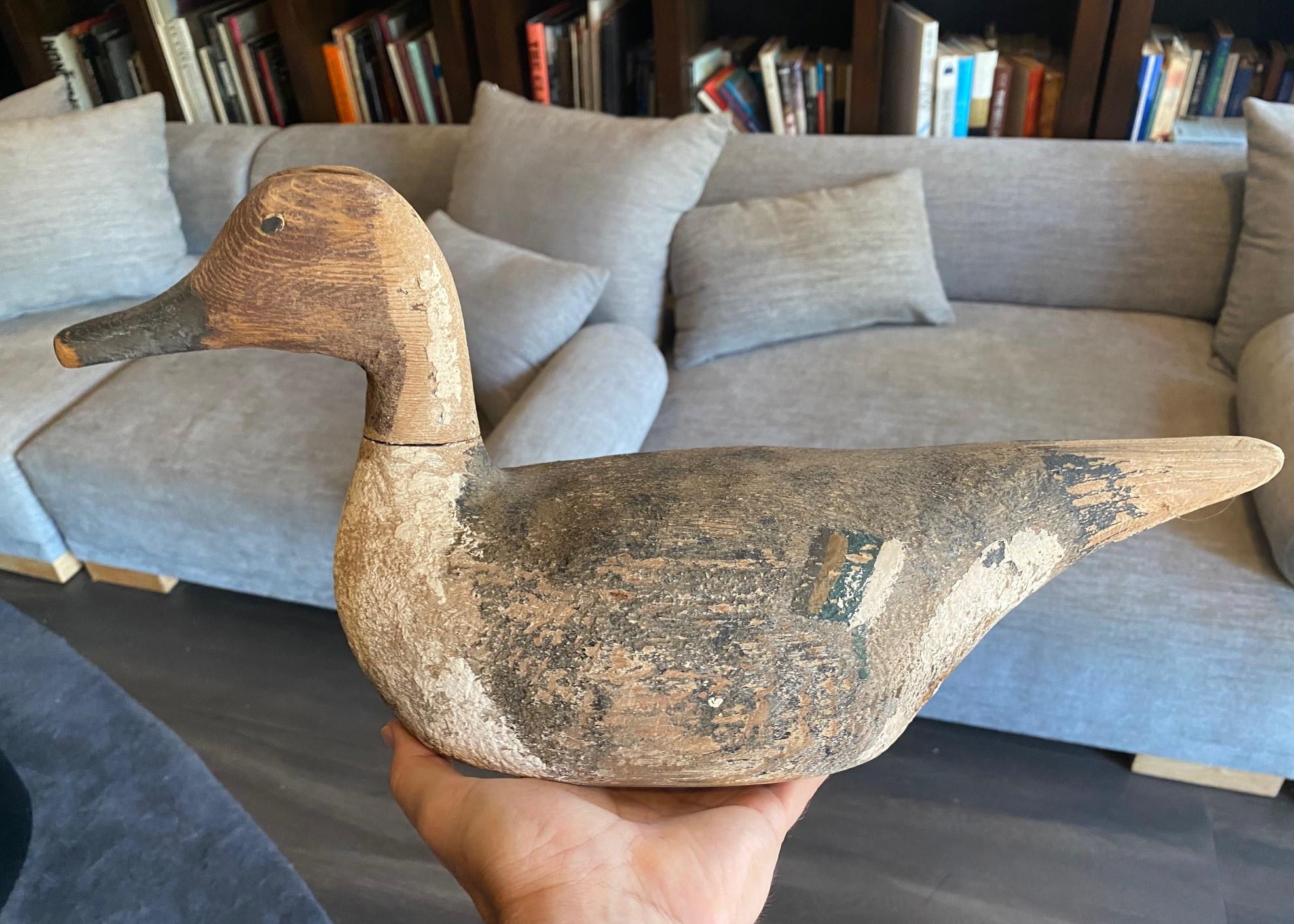 Escultura antigua de madera de pato tallada a mano, principios del siglo XX en venta 5