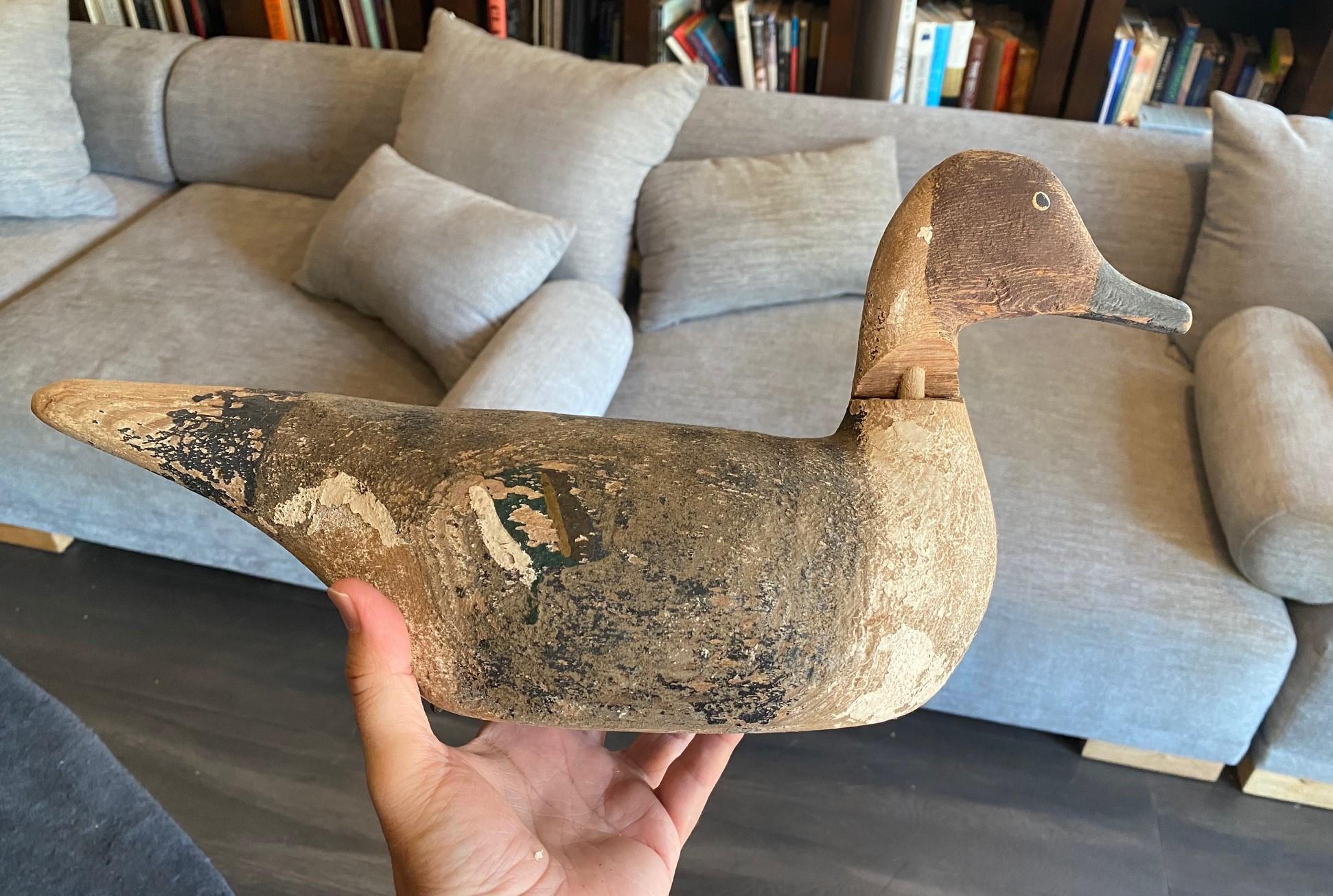 Escultura antigua de madera de pato tallada a mano, principios del siglo XX en venta 7