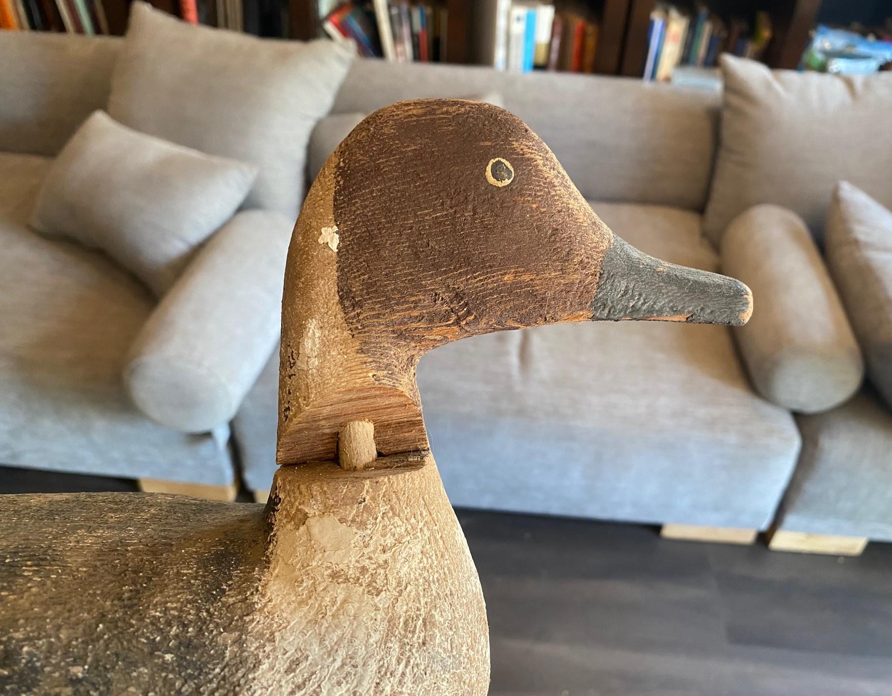Escultura antigua de madera de pato tallada a mano, principios del siglo XX en venta 8