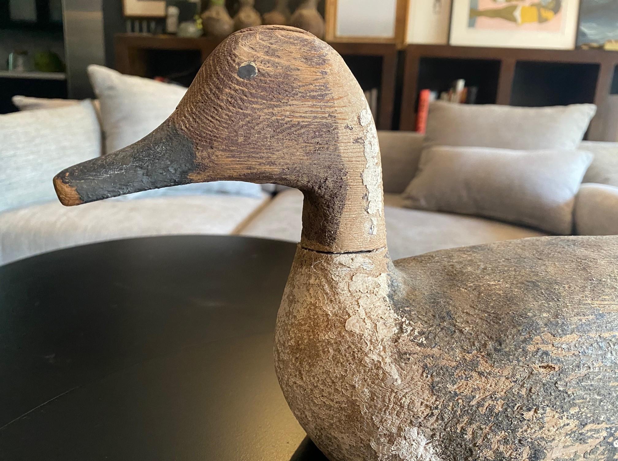 Escultura antigua de madera de pato tallada a mano, principios del siglo XX Arte popular en venta