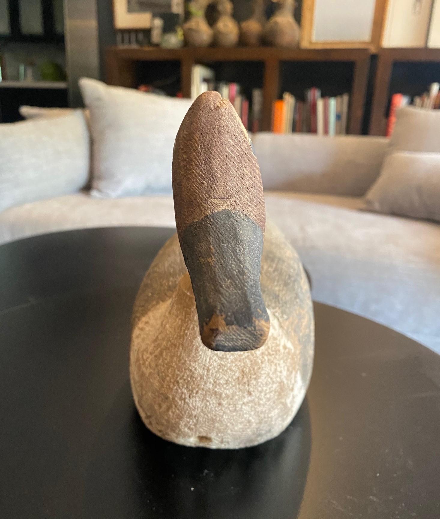 Escultura antigua de madera de pato tallada a mano, principios del siglo XX en Bueno estado para la venta en Studio City, CA