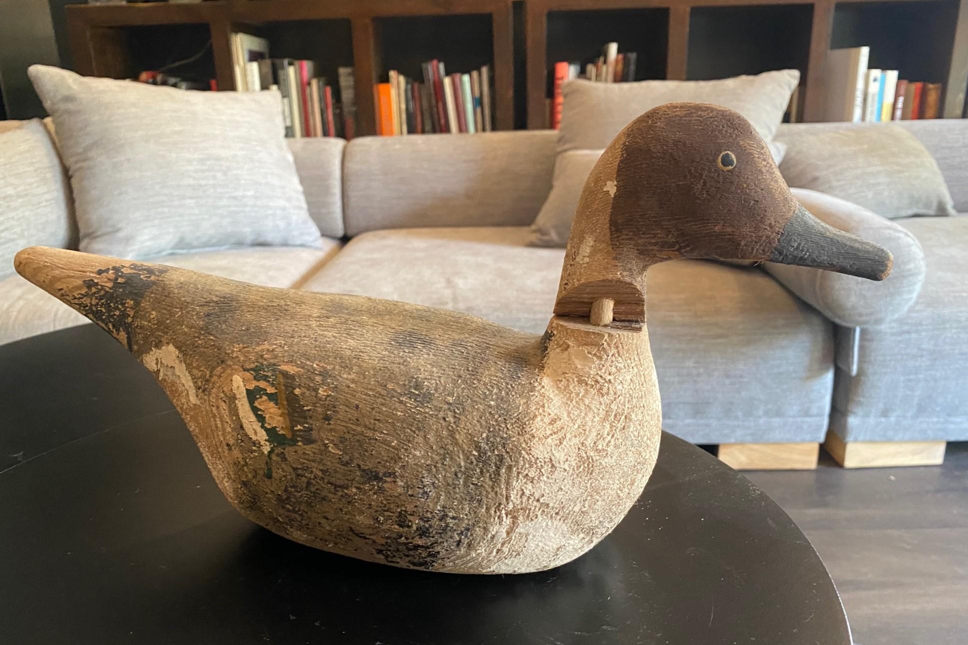 Escultura antigua de madera de pato tallada a mano, principios del siglo XX Madera en venta
