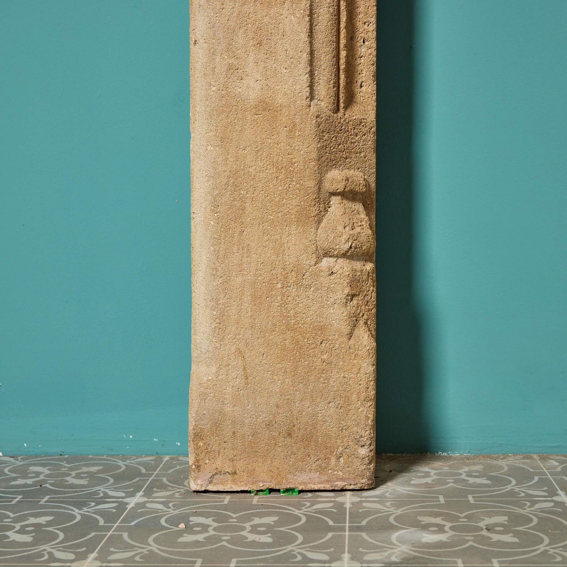 Repisa de chimenea victoriana de piedra caliza tallada a mano siglo XX en venta
