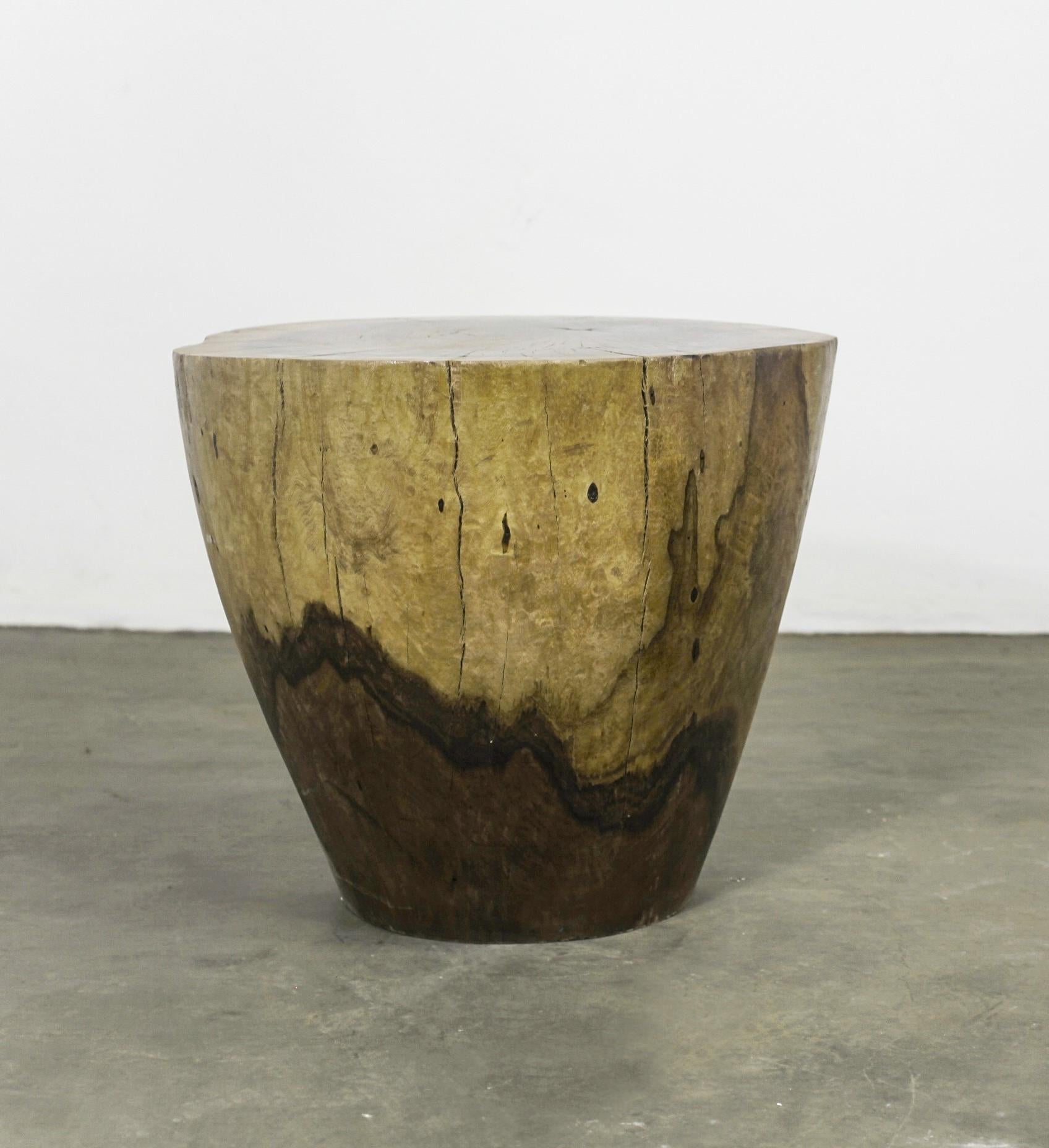 Francisco hand carved live edge solid wood trunk table ƒ20 by Costantini, in Stock

Measurements are 23.6