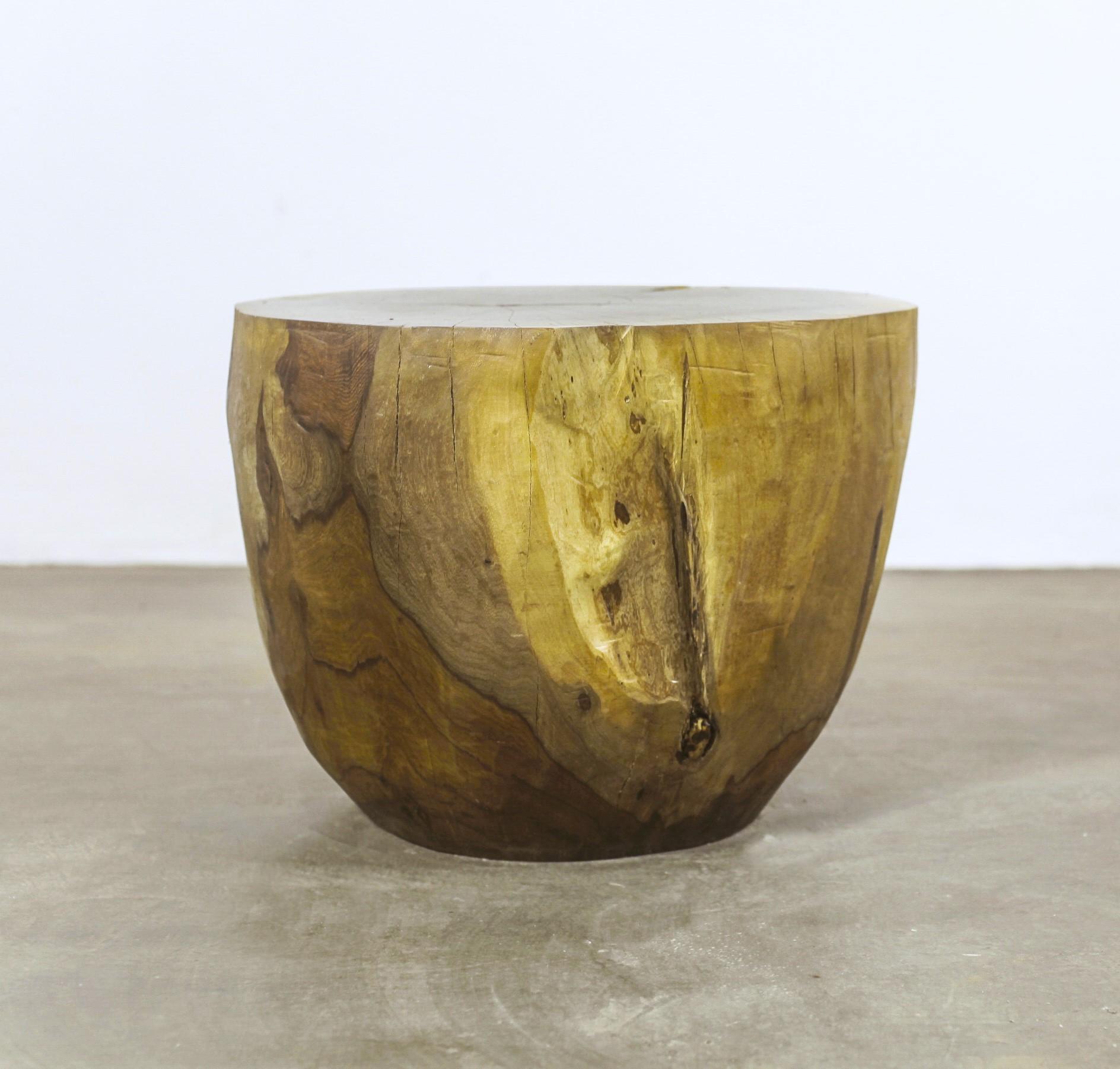 Francisco hand carved live edge solid wood trunk table ƒ4 by Costantini, in Stock

Measurements are 22