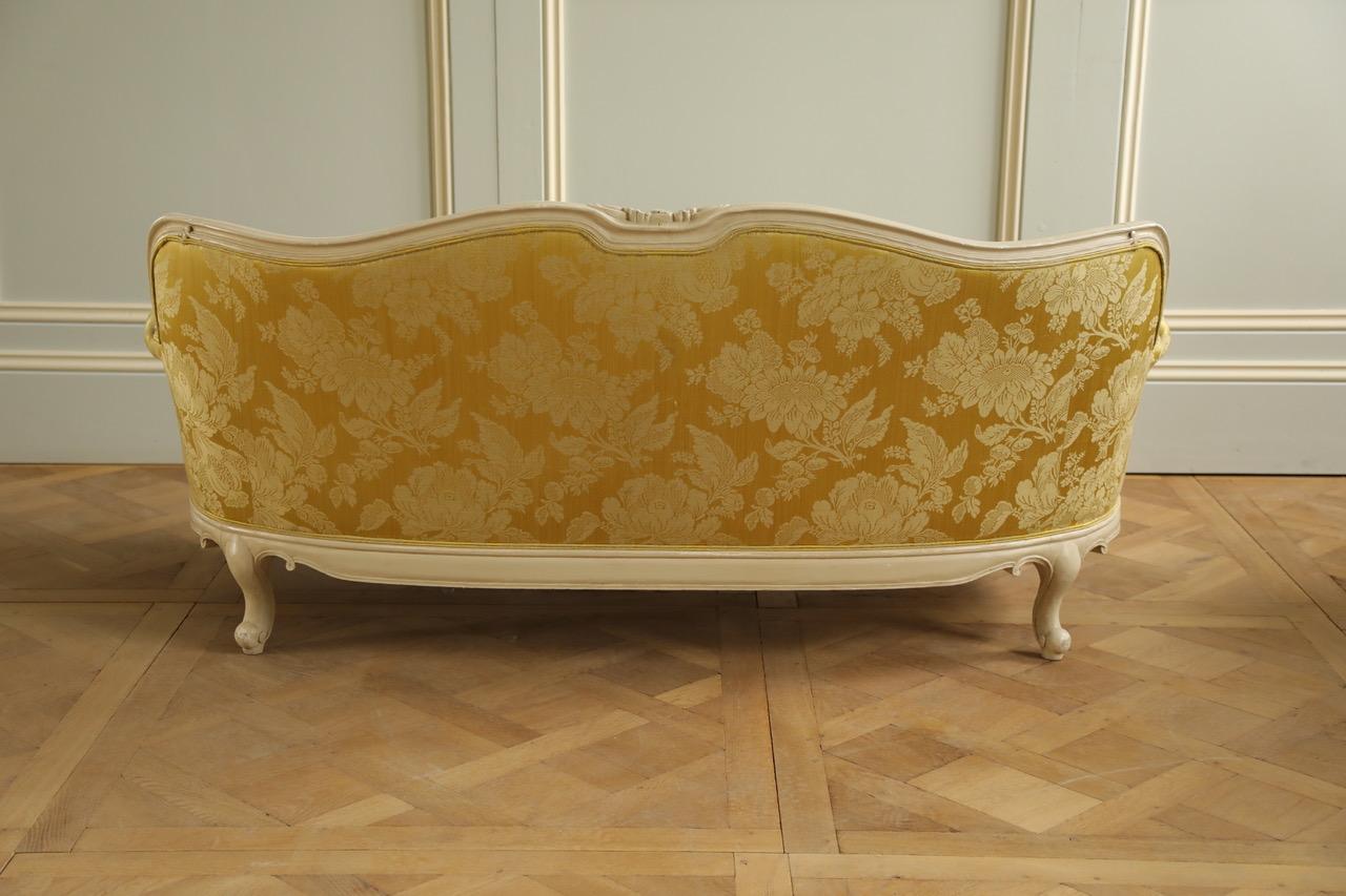 Handgeschnitztes Sofa im Louis-XV-Stil, hergestellt von La Maison London im Angebot 3
