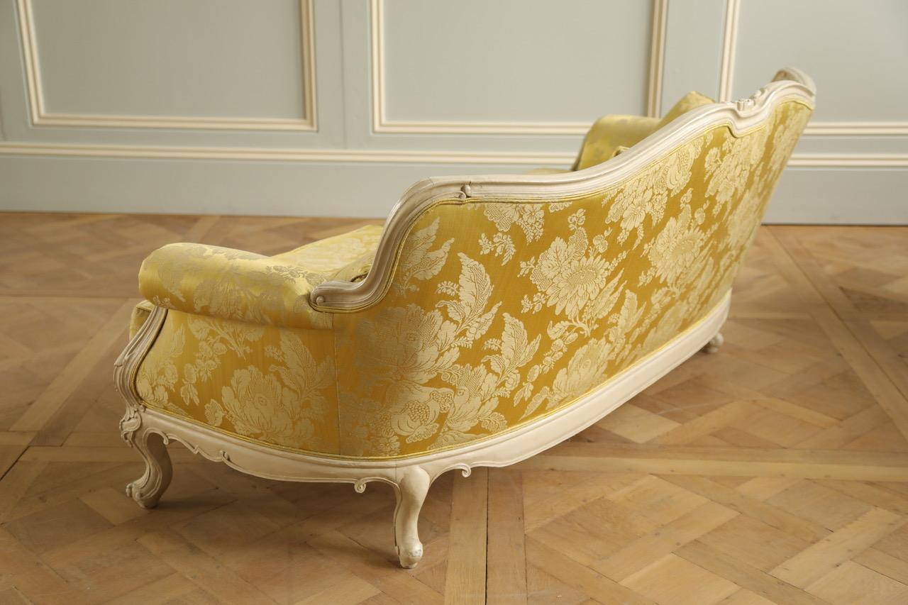 Handgeschnitztes Sofa im Louis-XV-Stil, hergestellt von La Maison London im Angebot 2