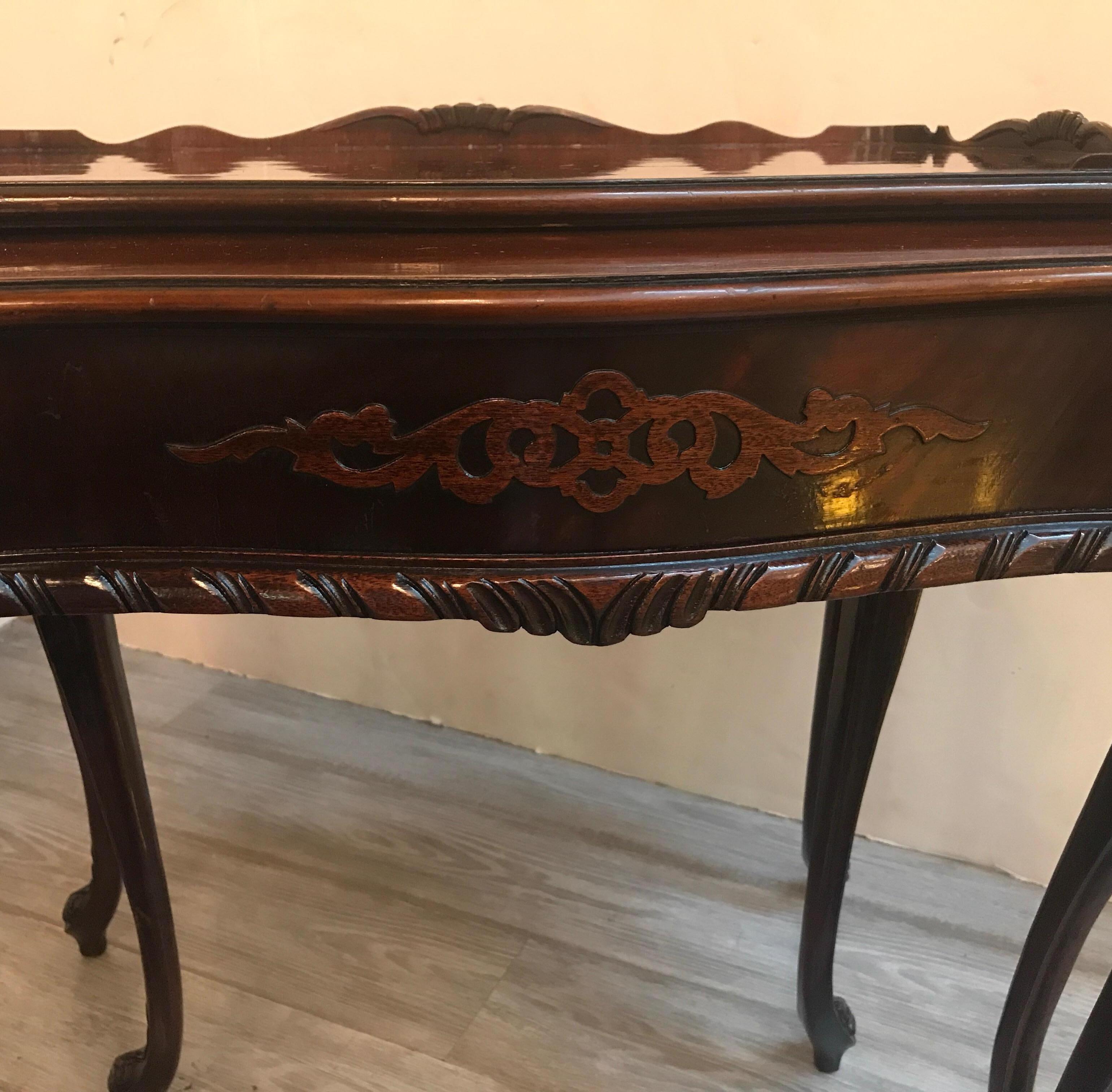 Hand Carved Mahogany Nest of Tables In Good Condition In Lambertville, NJ