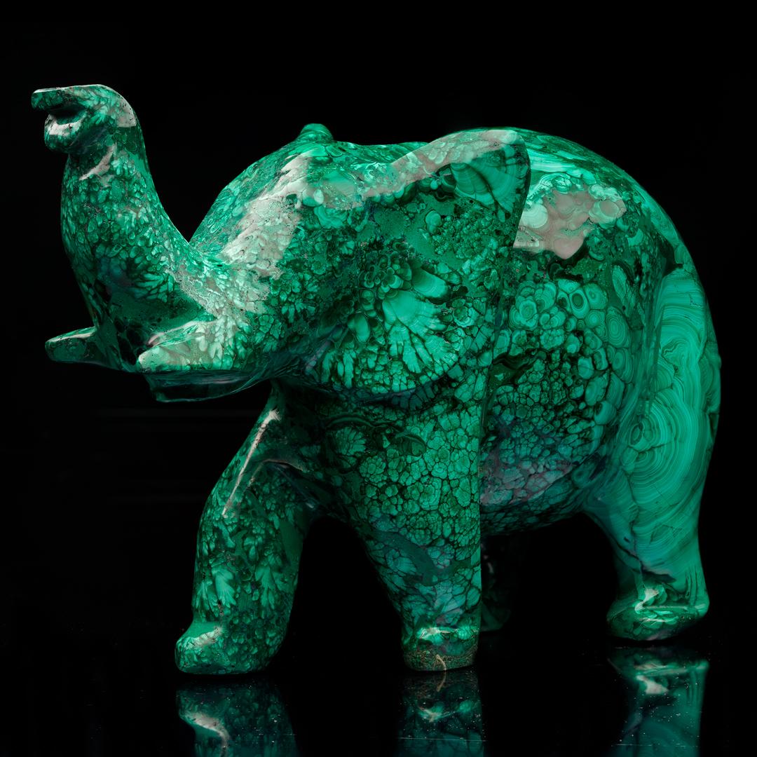 Handgeschnitzter Malachit-Elefantenfigur // 11 Lb. (Kongolesisch) im Angebot
