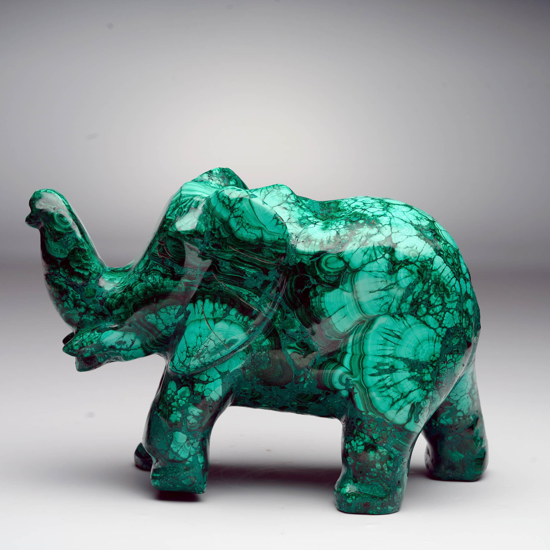 Elefante de malaquita tallado a mano en Nuevo estado para la venta en New York, NY