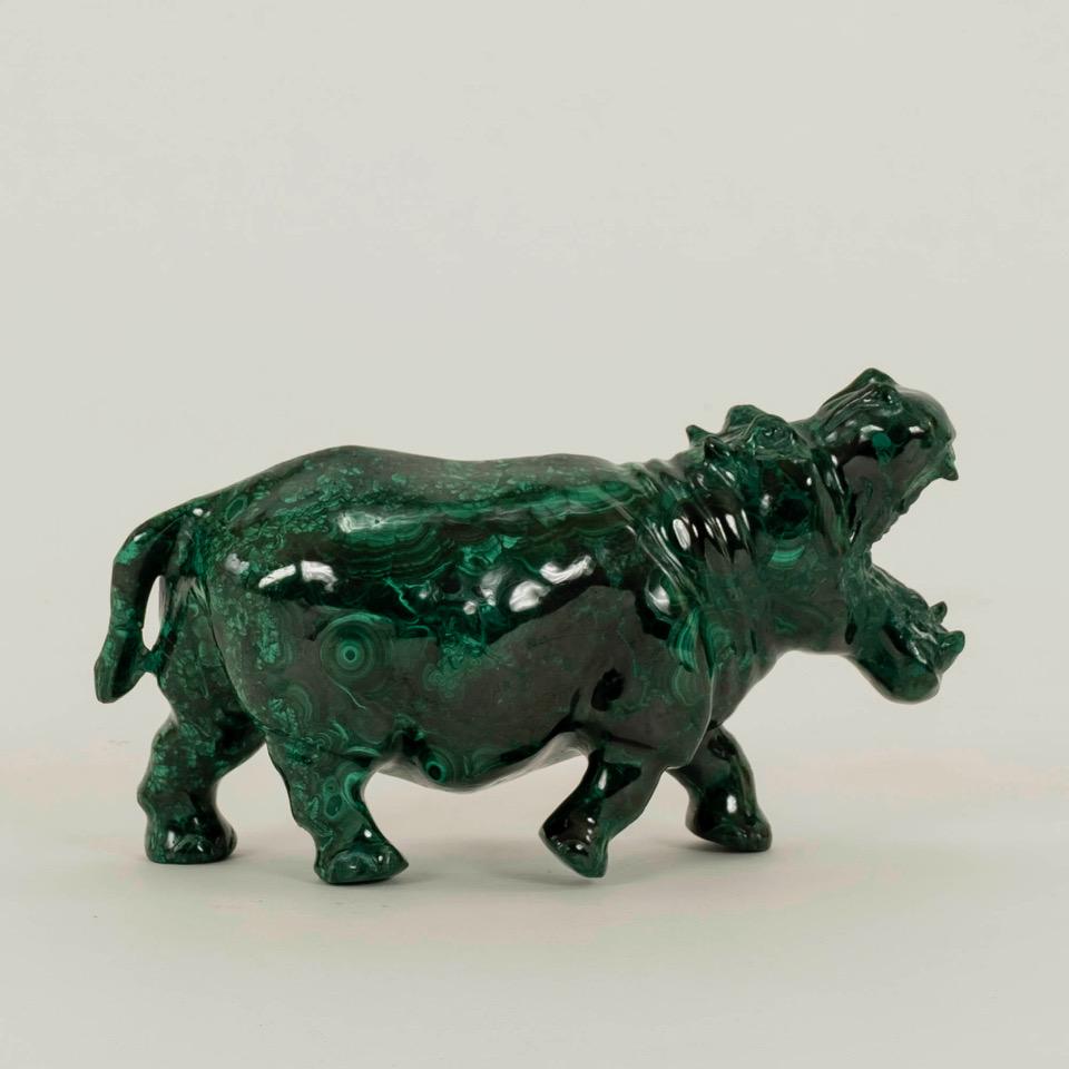 Magnifique hippopotame en malachite sculpté. Un excellent complément à toute collection !