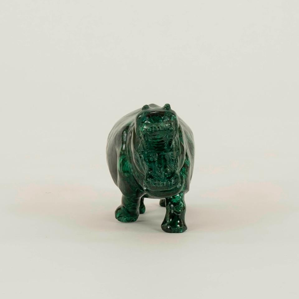 Sculpté à la main Hippopotame en malachite sculpté à la main en vente