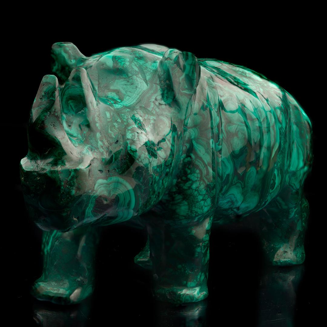 Sculpté à la main Rhinocéros en malachite sculpté à la main // 10 Lb. en vente