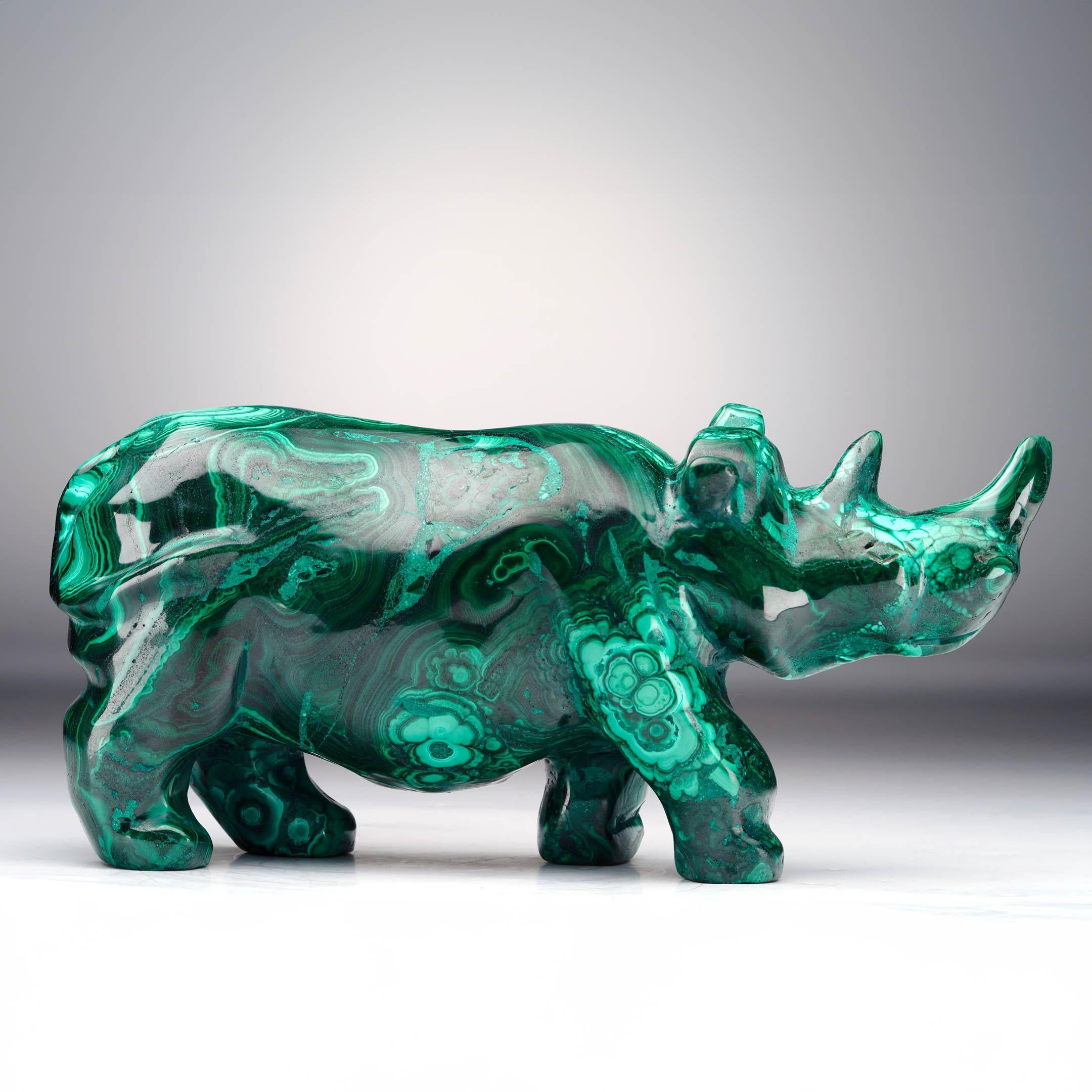 XXIe siècle et contemporain Rhinocéros en malachite sculpté à la main en vente